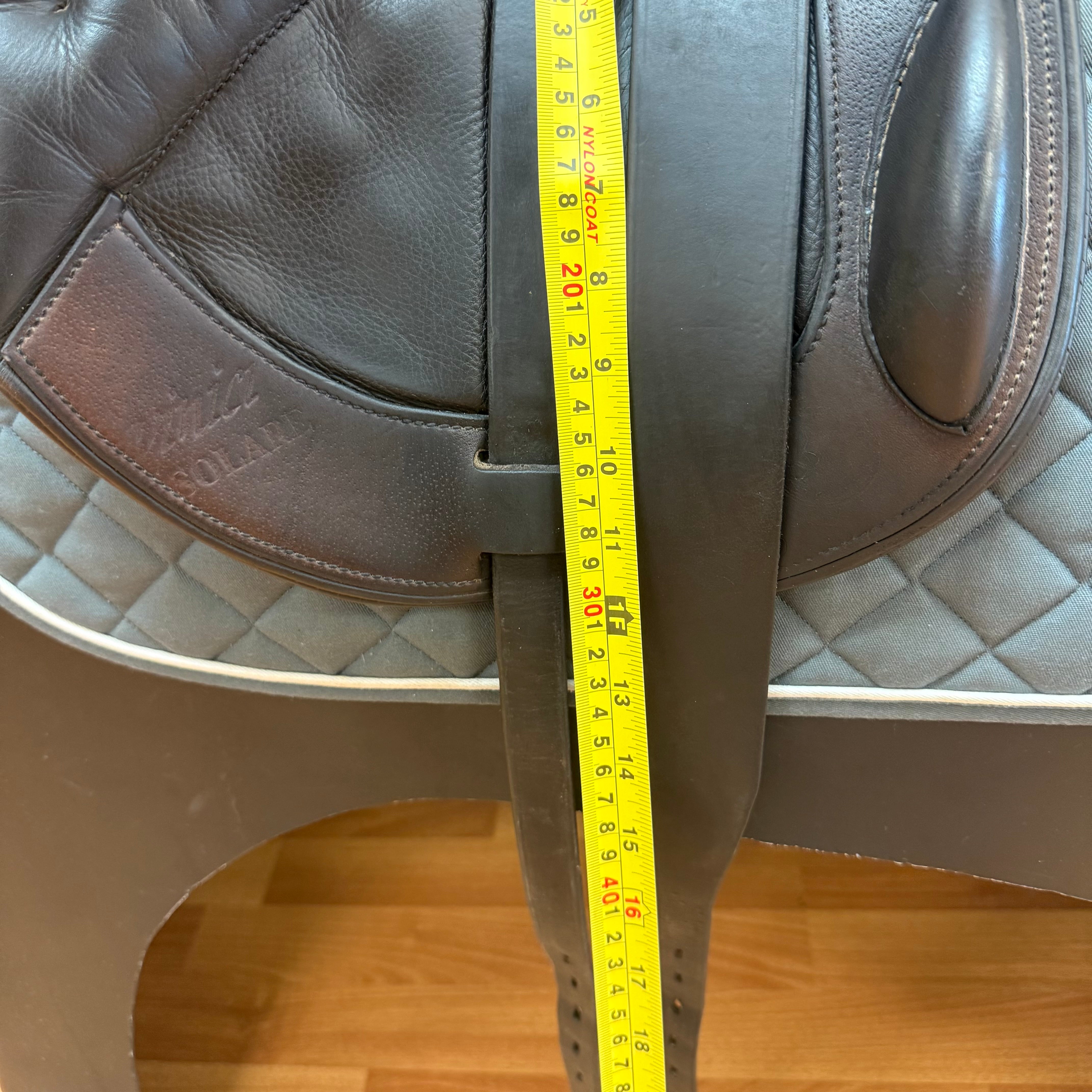 Used Black Country Vinici Solare Jump Saddle 17.5" Medium Wide