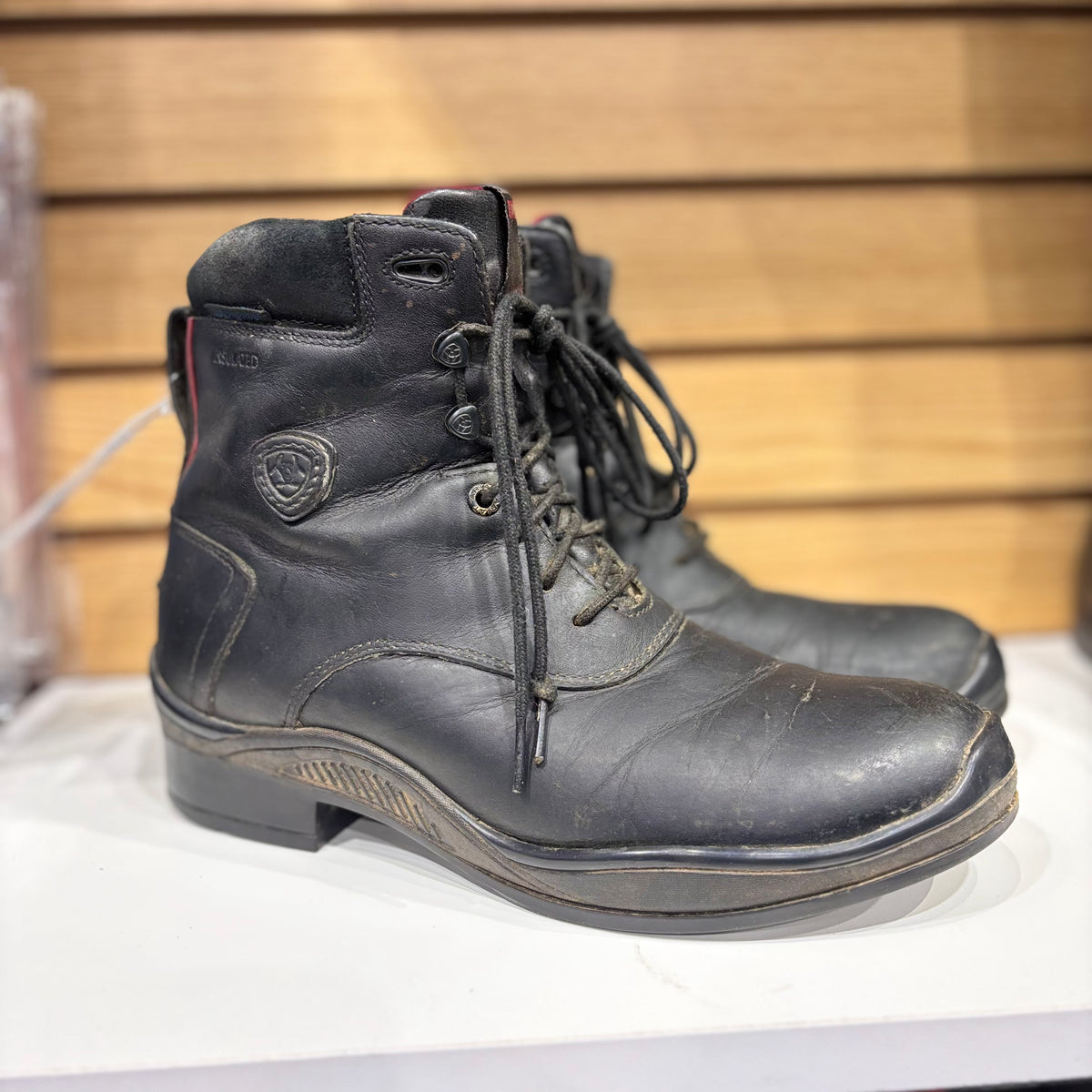 Used 9B Black Ariat Extreme H2O Insulated Lace Up Paddock Boot