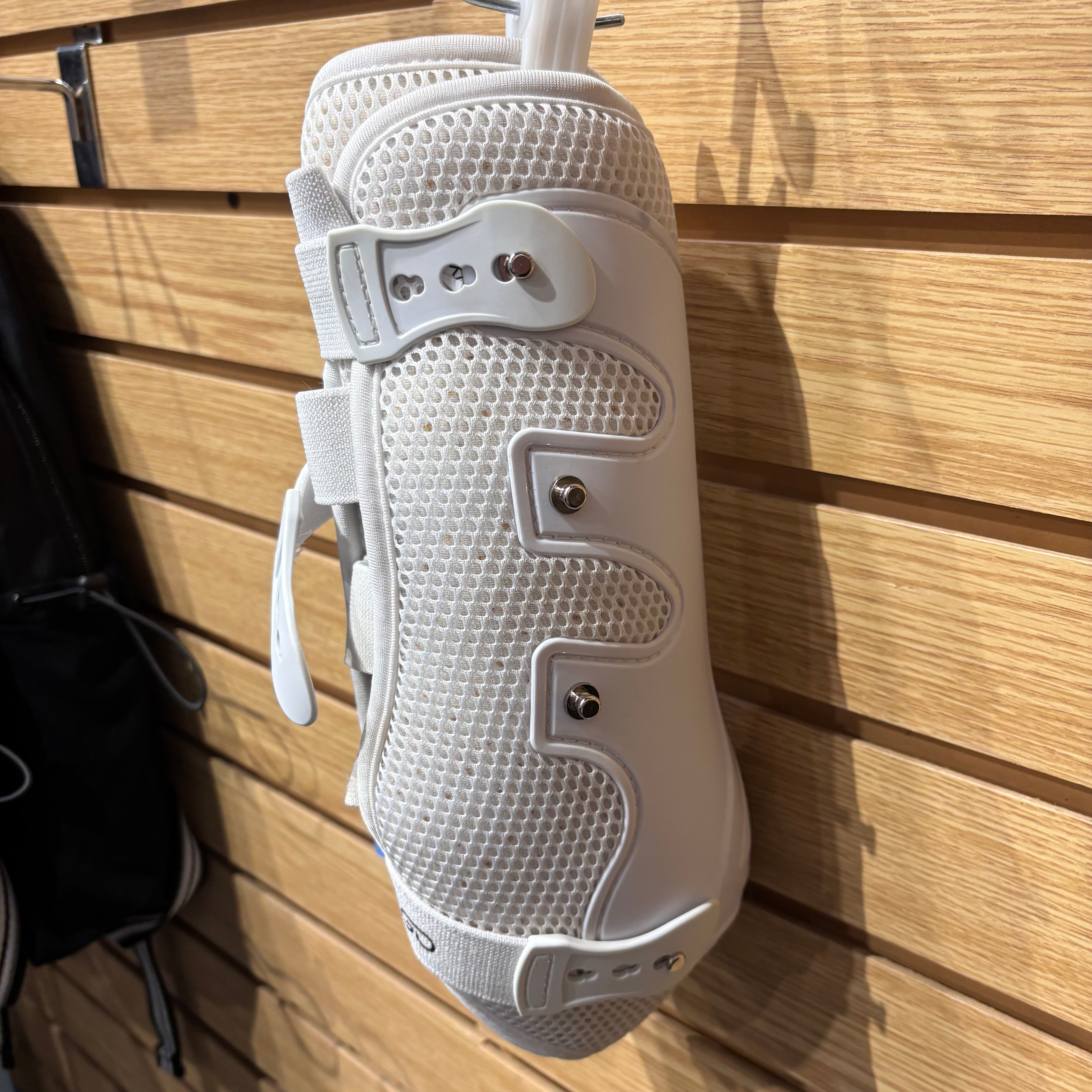 Used Catago XL White Brushing Boots