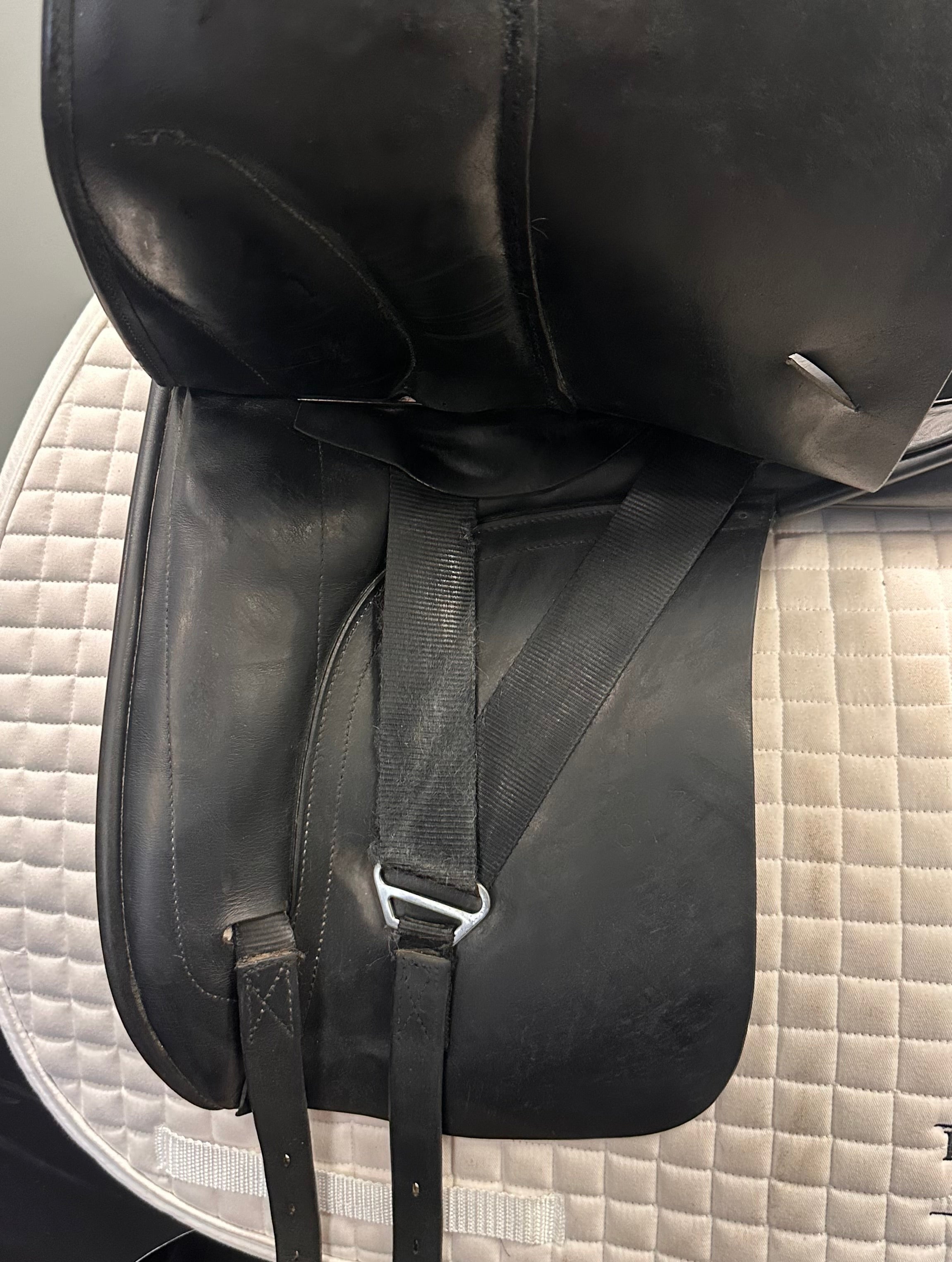 Used Custom Wolfgang Solo Dressage Saddle 18" Wide Tree
