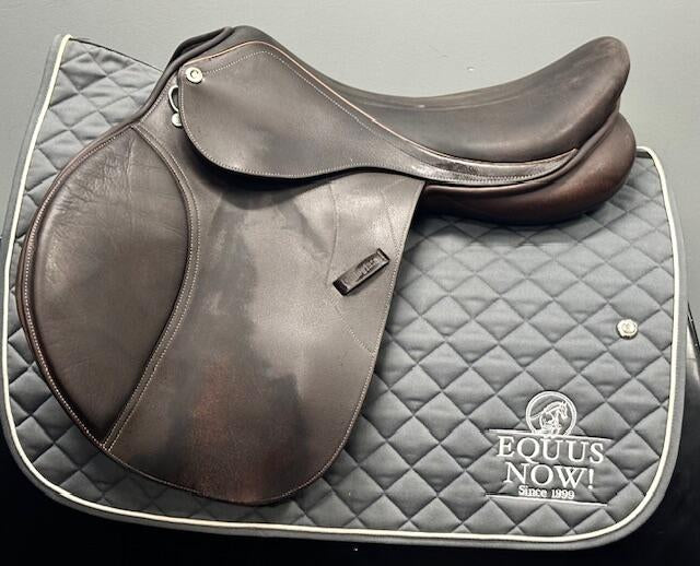 Used Collegiate Jump Saddle 17"