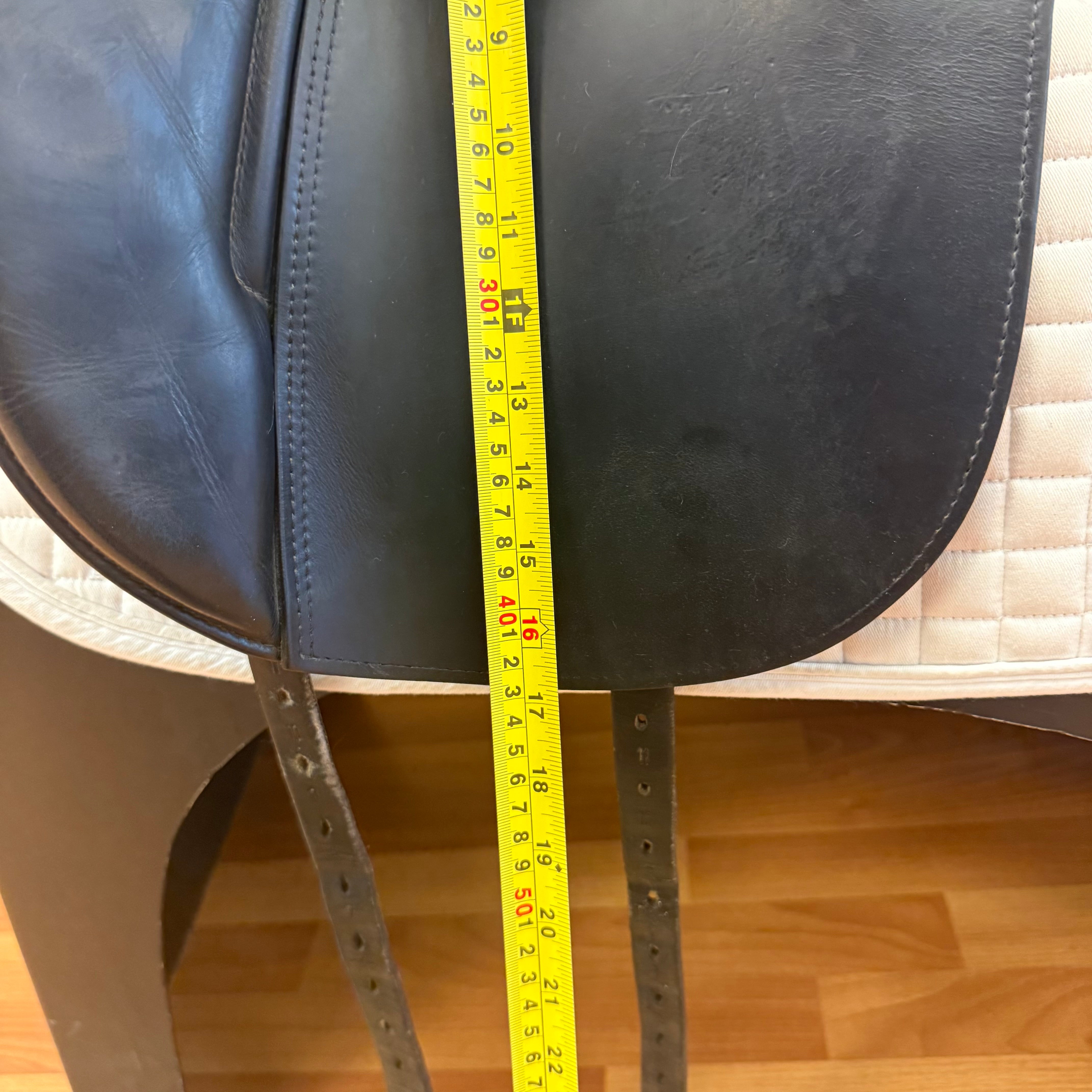 Used Borne Flexion 360 Dressage Saddle 18" Medium Wide