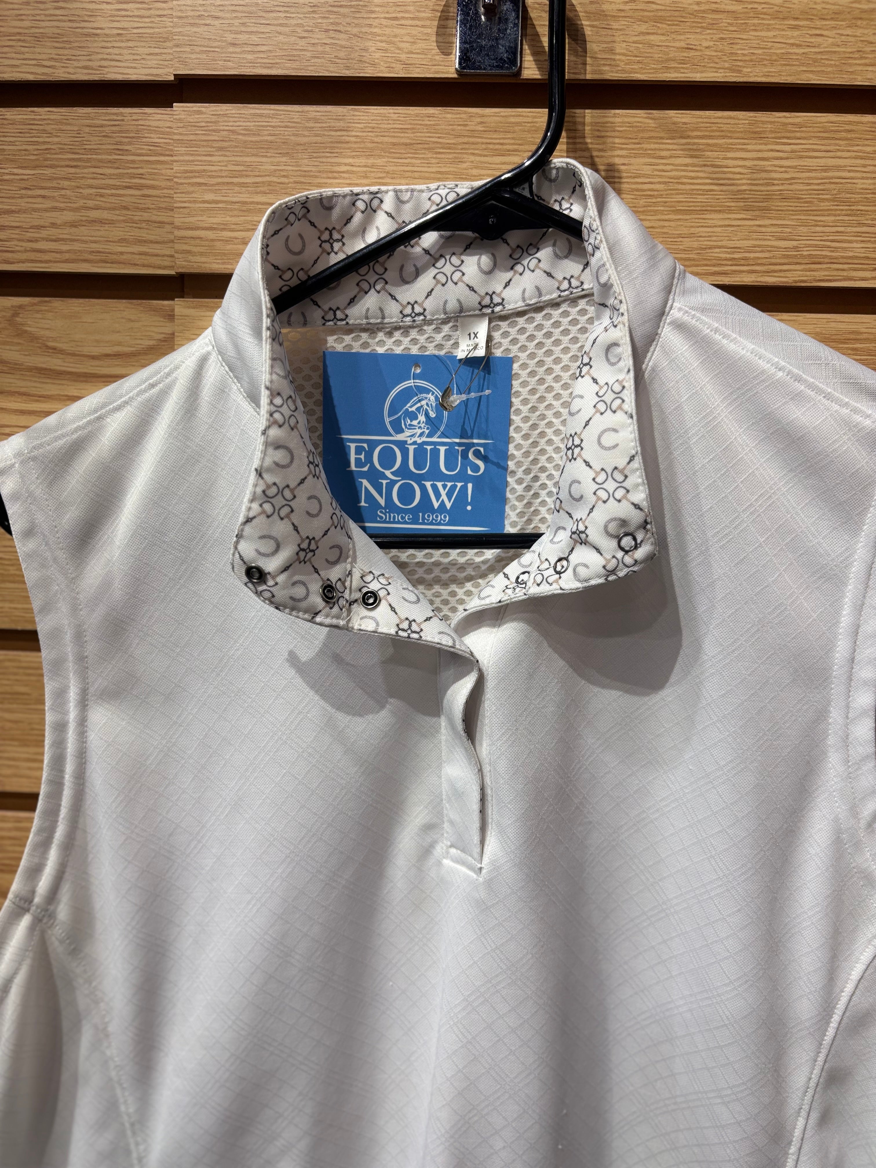 Used 1X White Kerrits Affinity Sleeveless Show Shirt