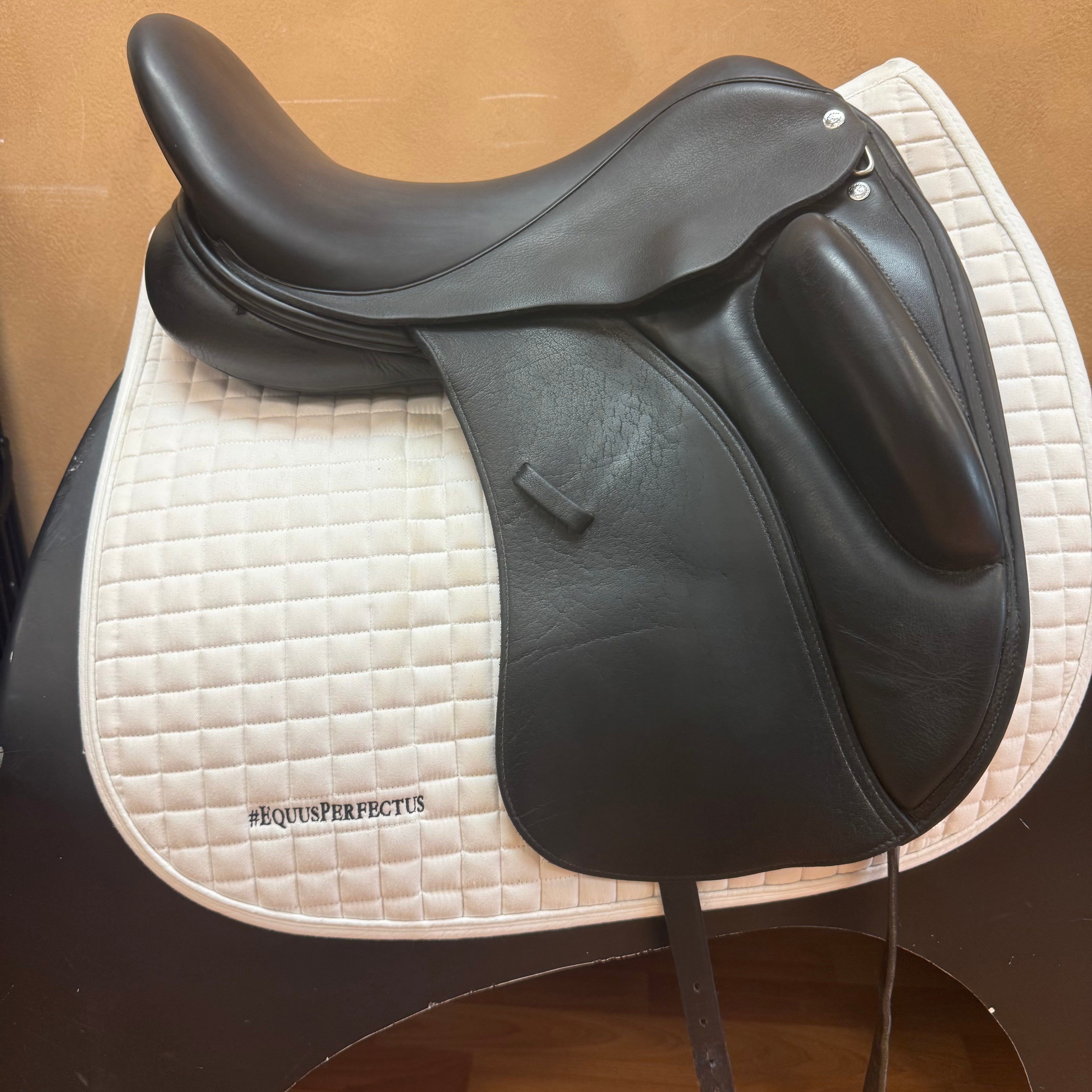 Used Custom Saddlery Wolfgang Solo II Dressage Saddle 18" Medium Tree