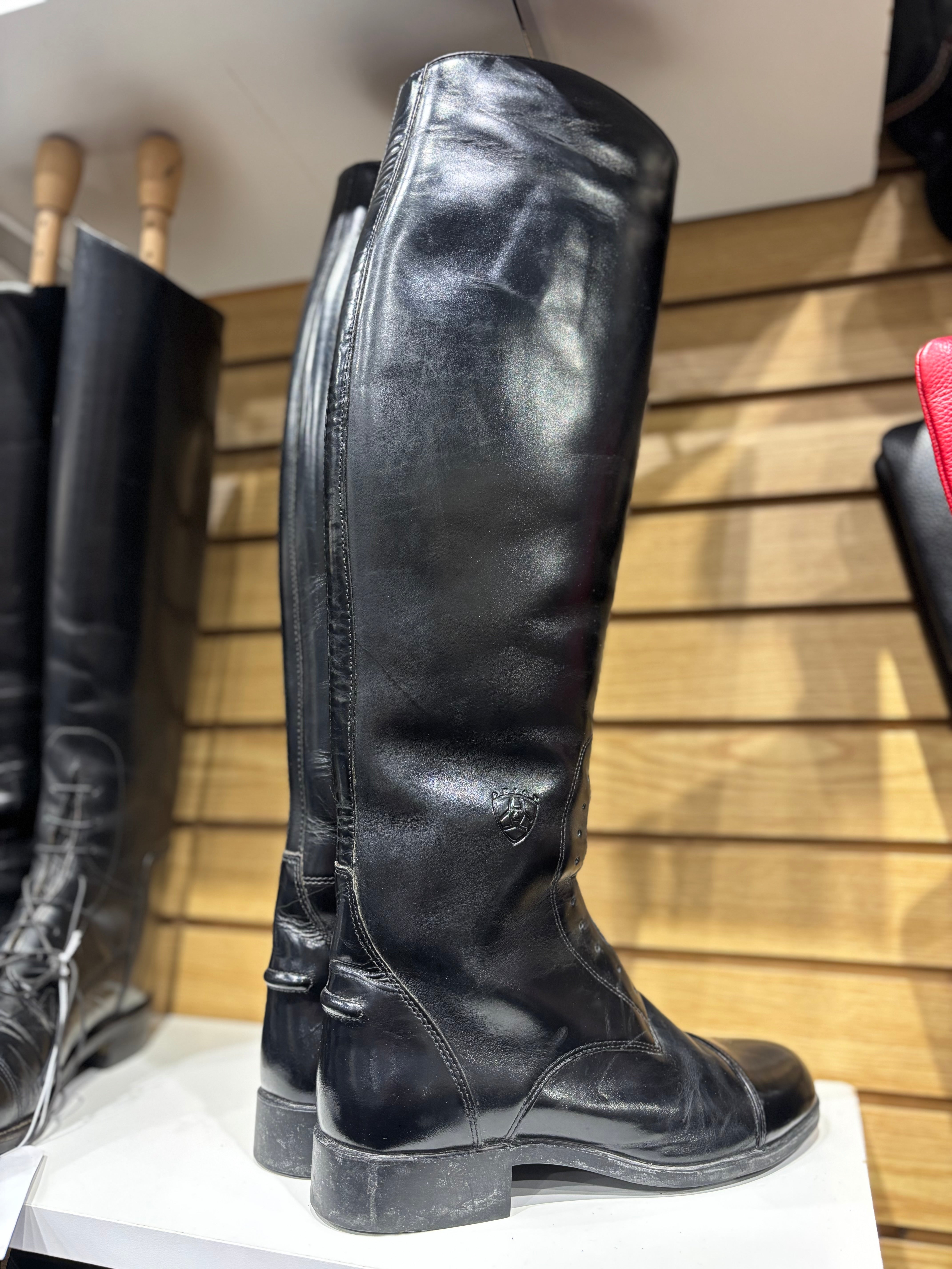 Used 9 Tall/Wide Ariat Tall Field Boot