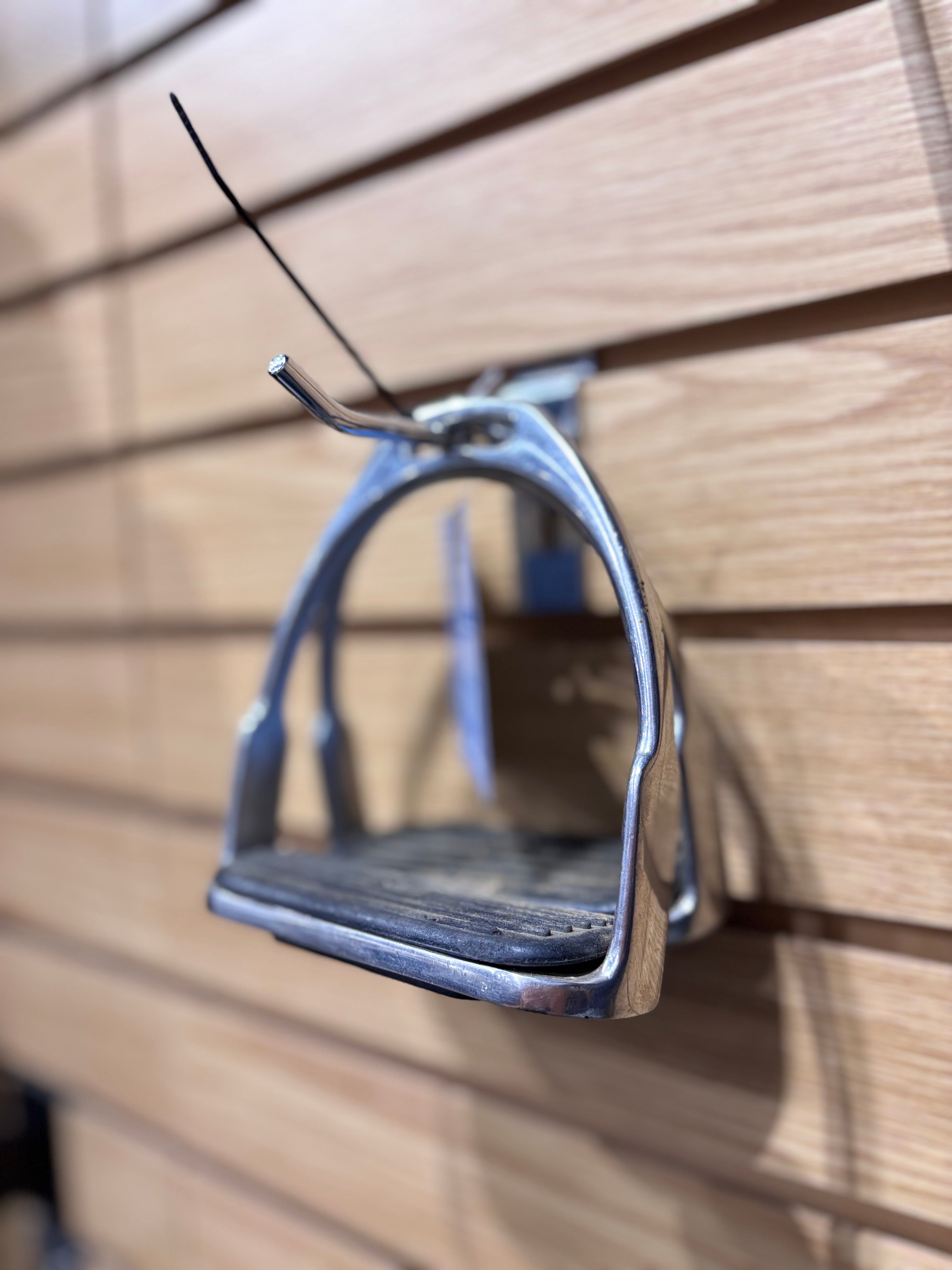 Used 4.75" Metal Stirrups