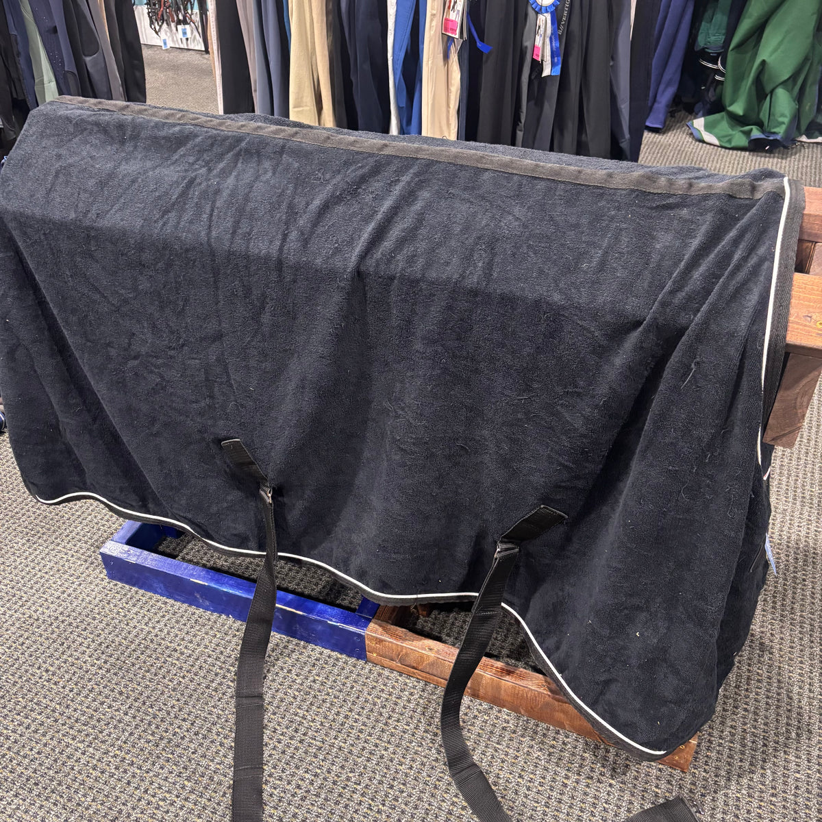 Used 58" Black FinnTack Towel Rug