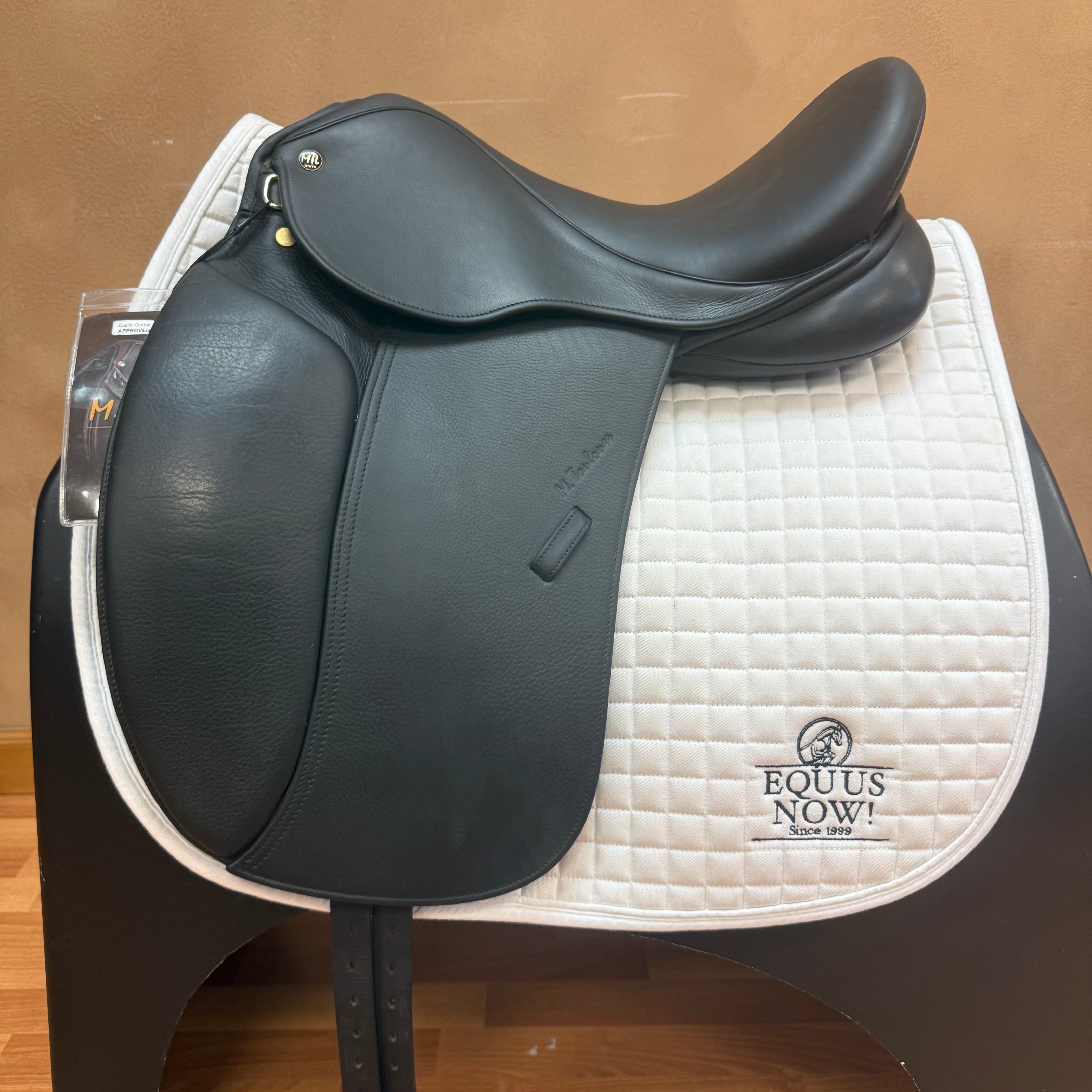 Used M Toulouse Aachen Dressage Saddle 17.5" Medium Tree