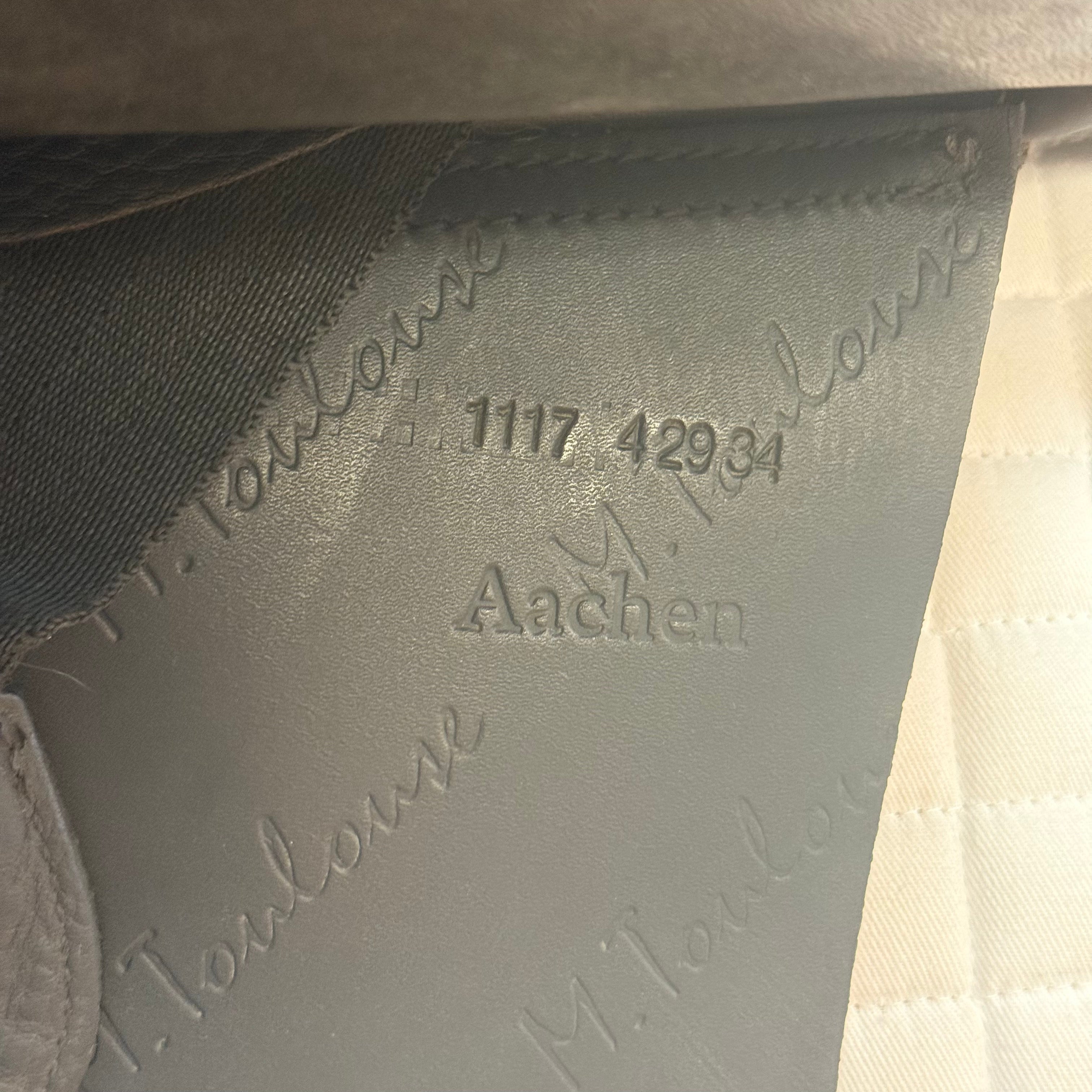 Used M Toulouse Aachen Dressage Saddle 17.5" Medium Tree