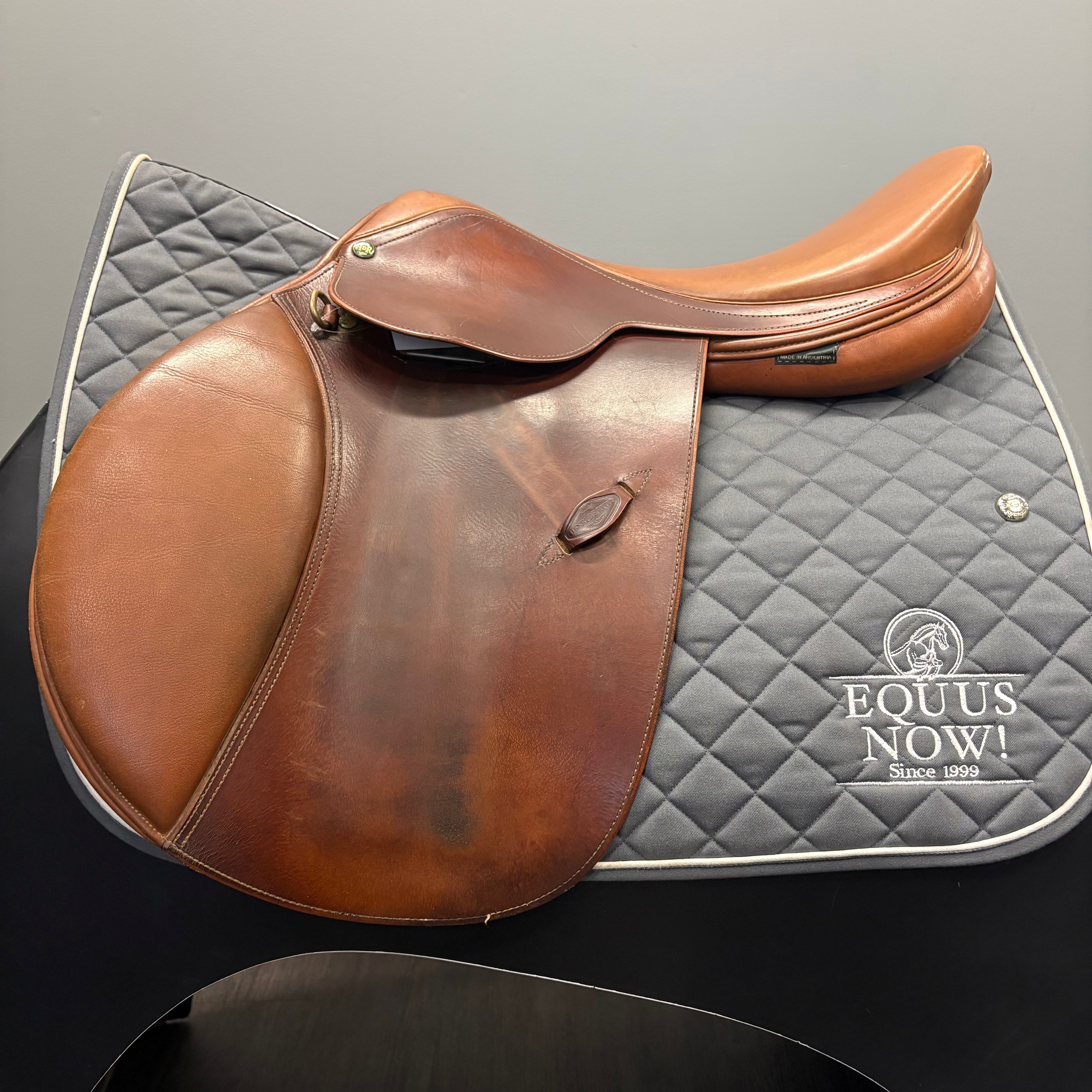 Used HDR Close Contact Saddle 17.5" Medium Tree
