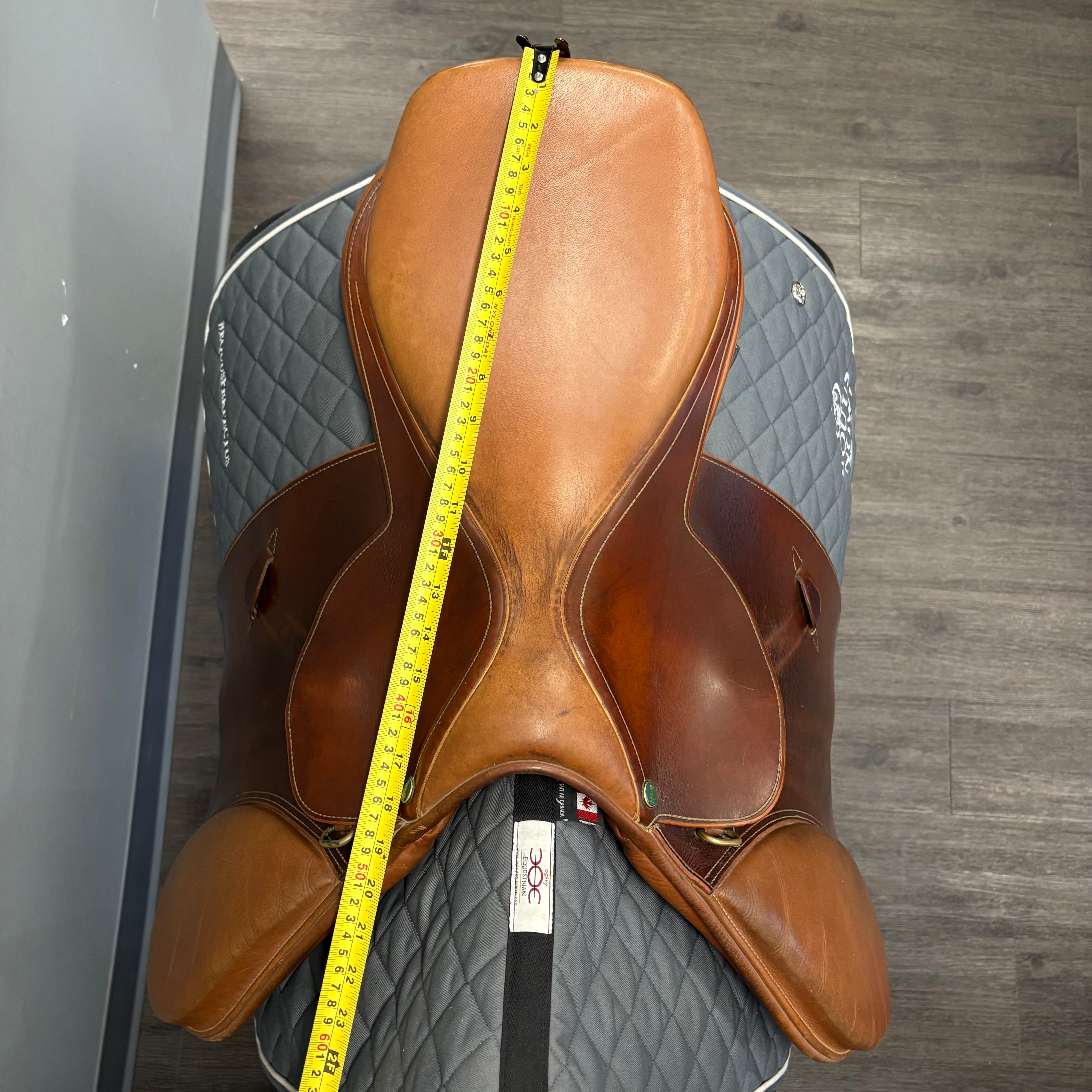 Used HDR Close Contact Saddle 17.5" Medium Tree