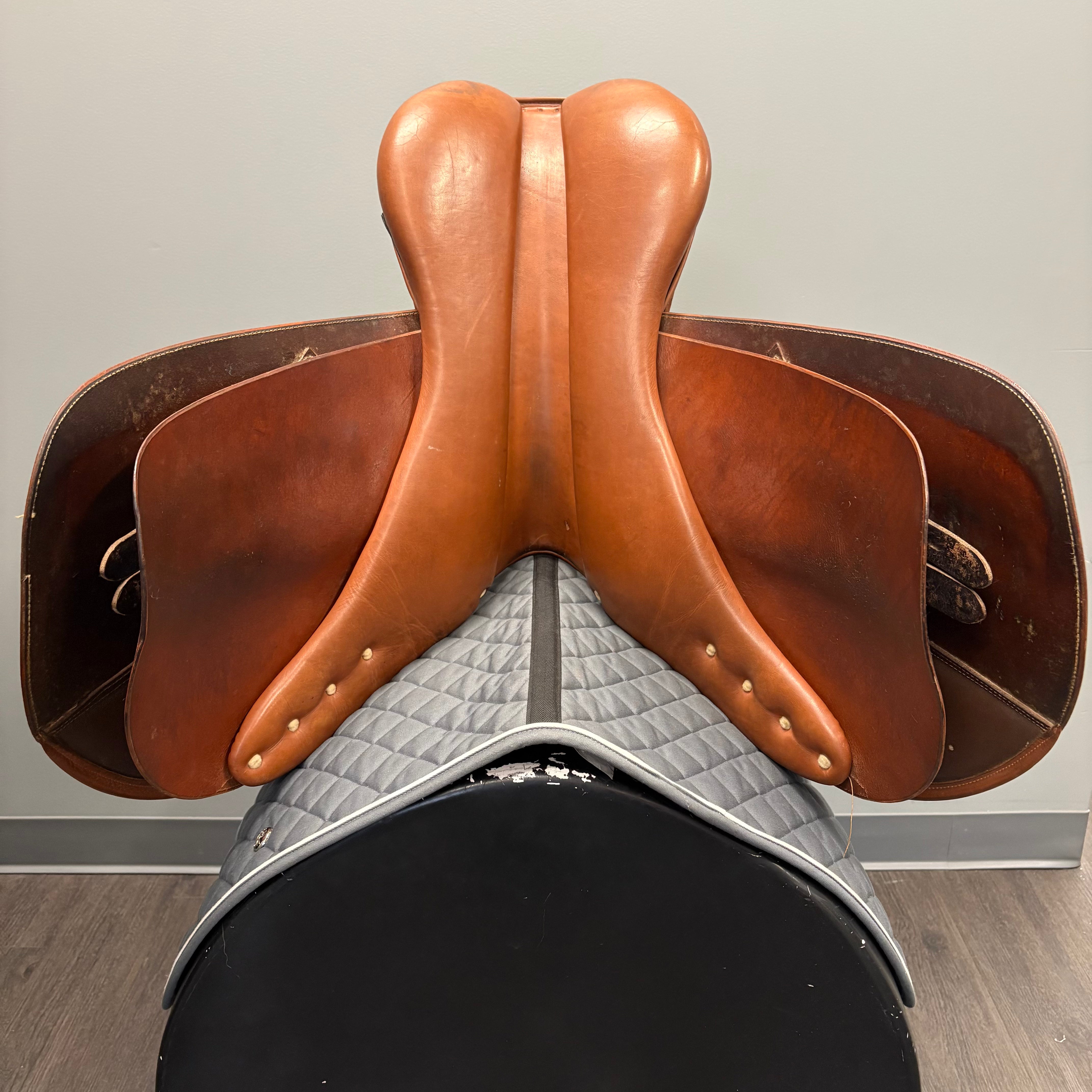 Used HDR Close Contact Saddle 17.5" Medium Tree