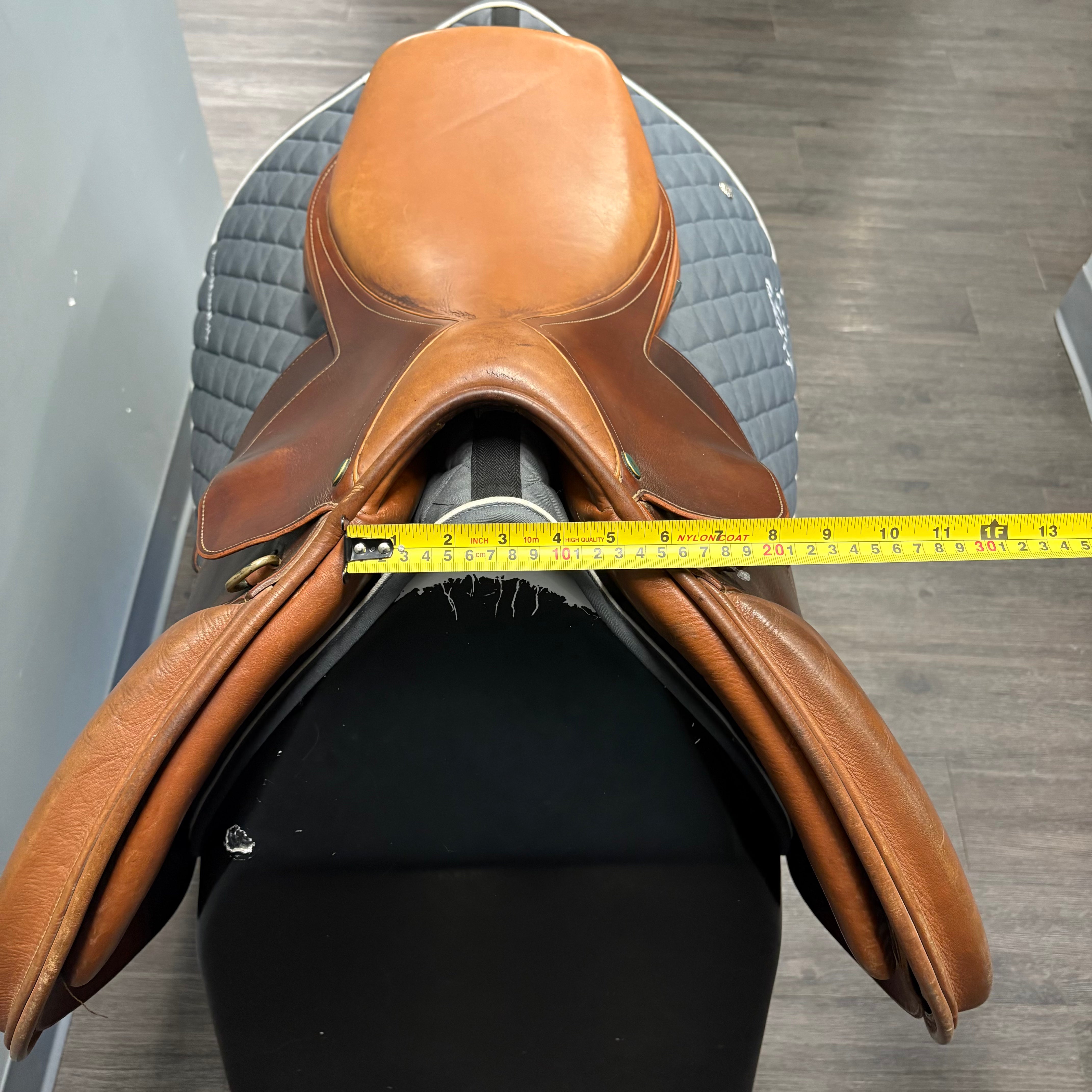 Used HDR Close Contact Saddle 17.5" Medium Tree