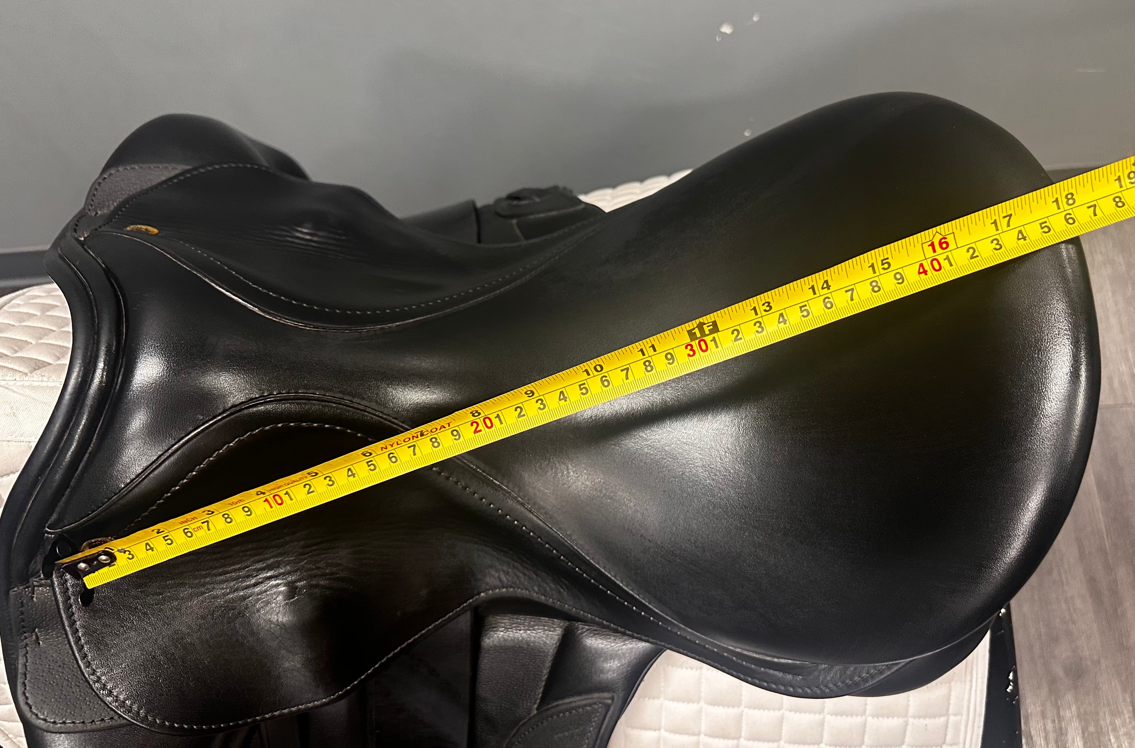 Used Black Country Vinici Dressage Saddle 18" Wide Tree