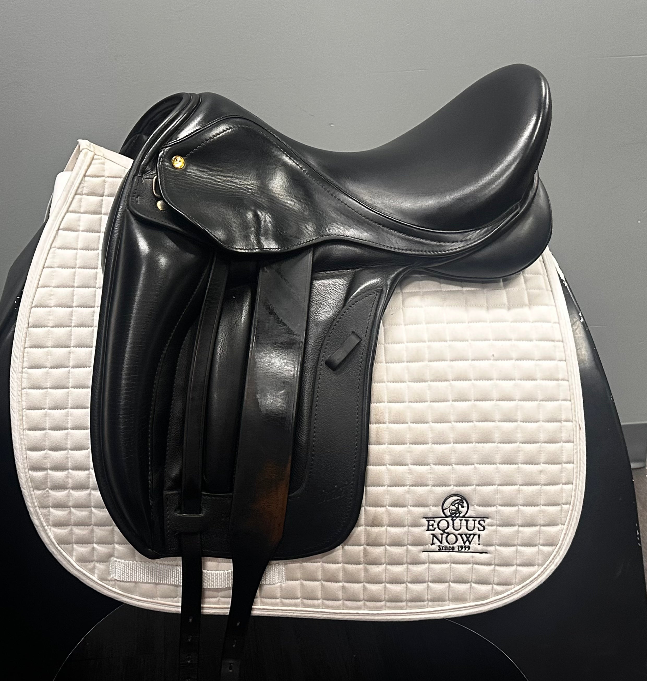Used Black Country Vinici Dressage Saddle 18" Wide Tree