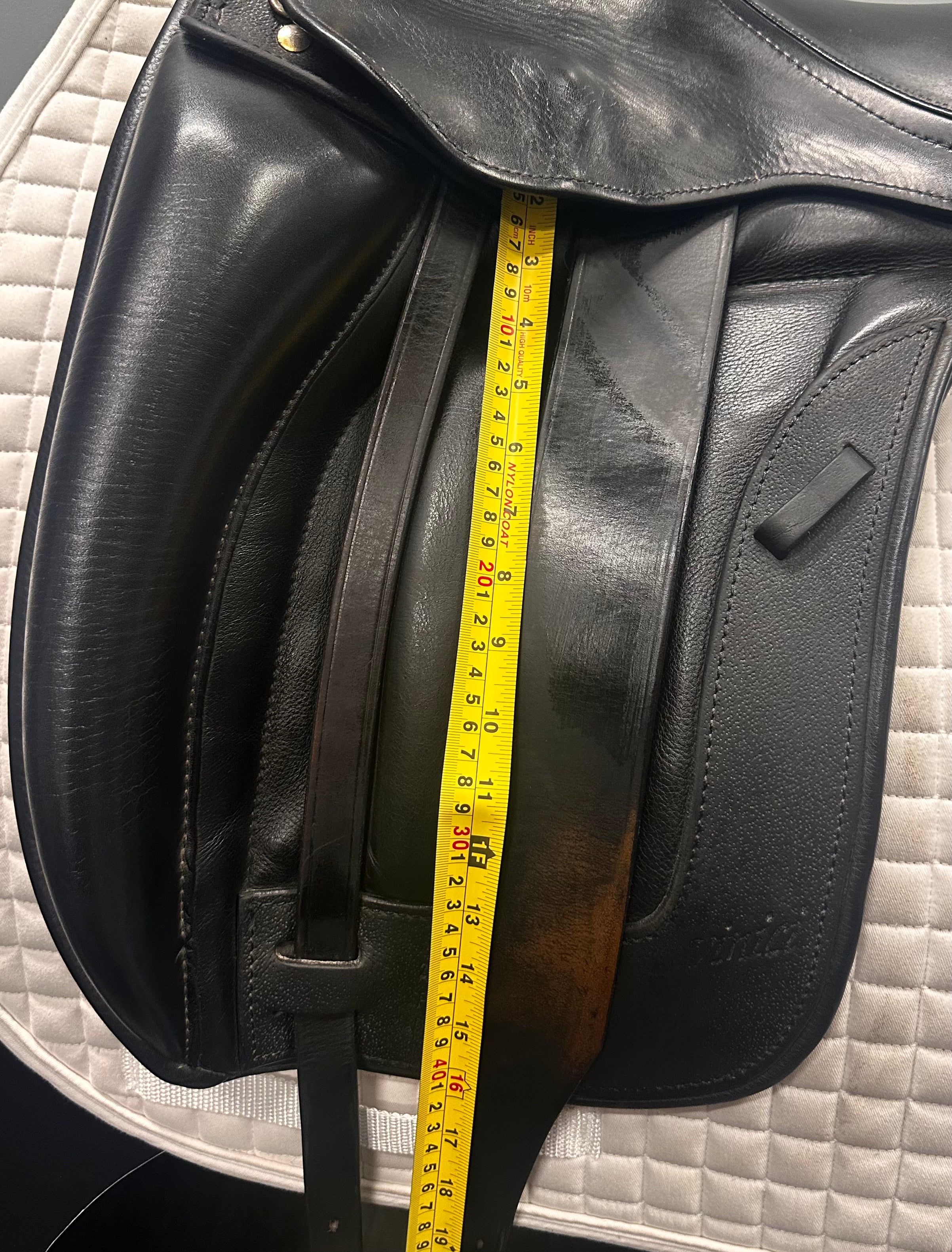 Used Black Country Vinici Dressage Saddle 18" Wide Tree