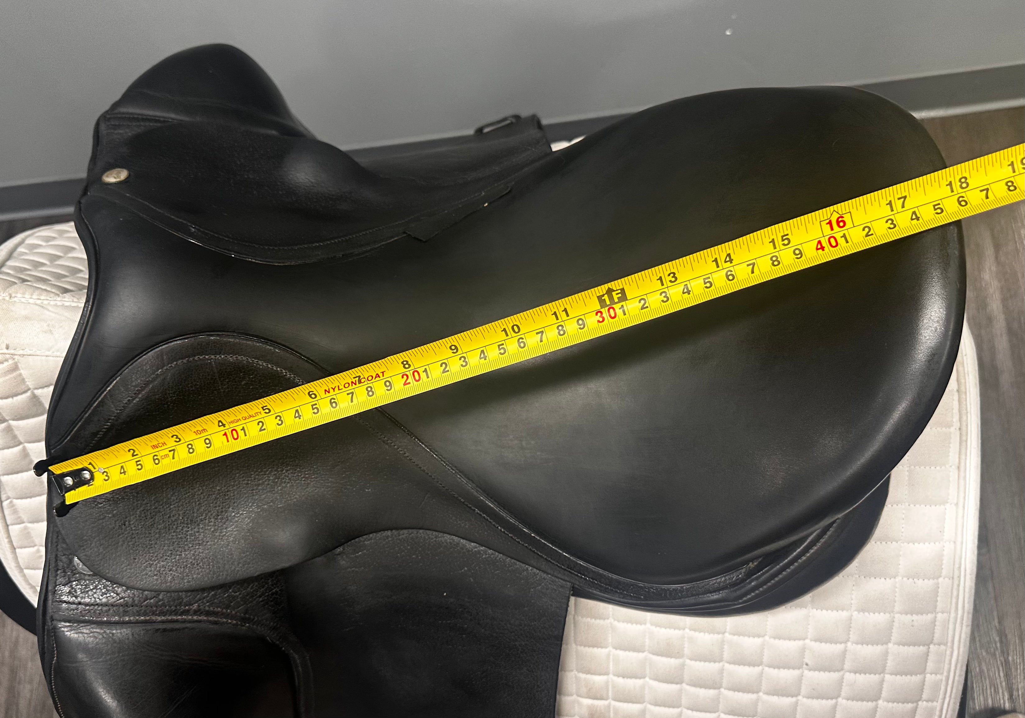 Used Verhan Odyssey Dressage Saddle 18" Wide Tree