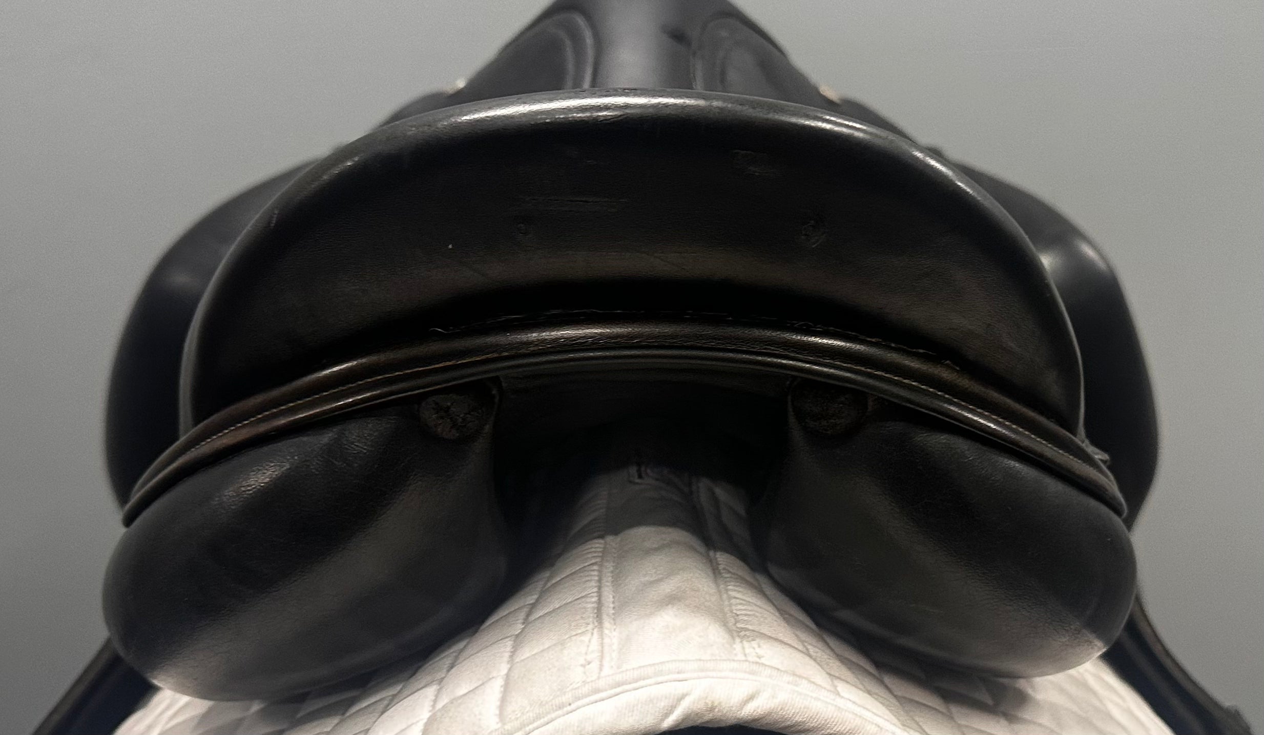 Used Verhan Odyssey Dressage Saddle 18" Wide Tree