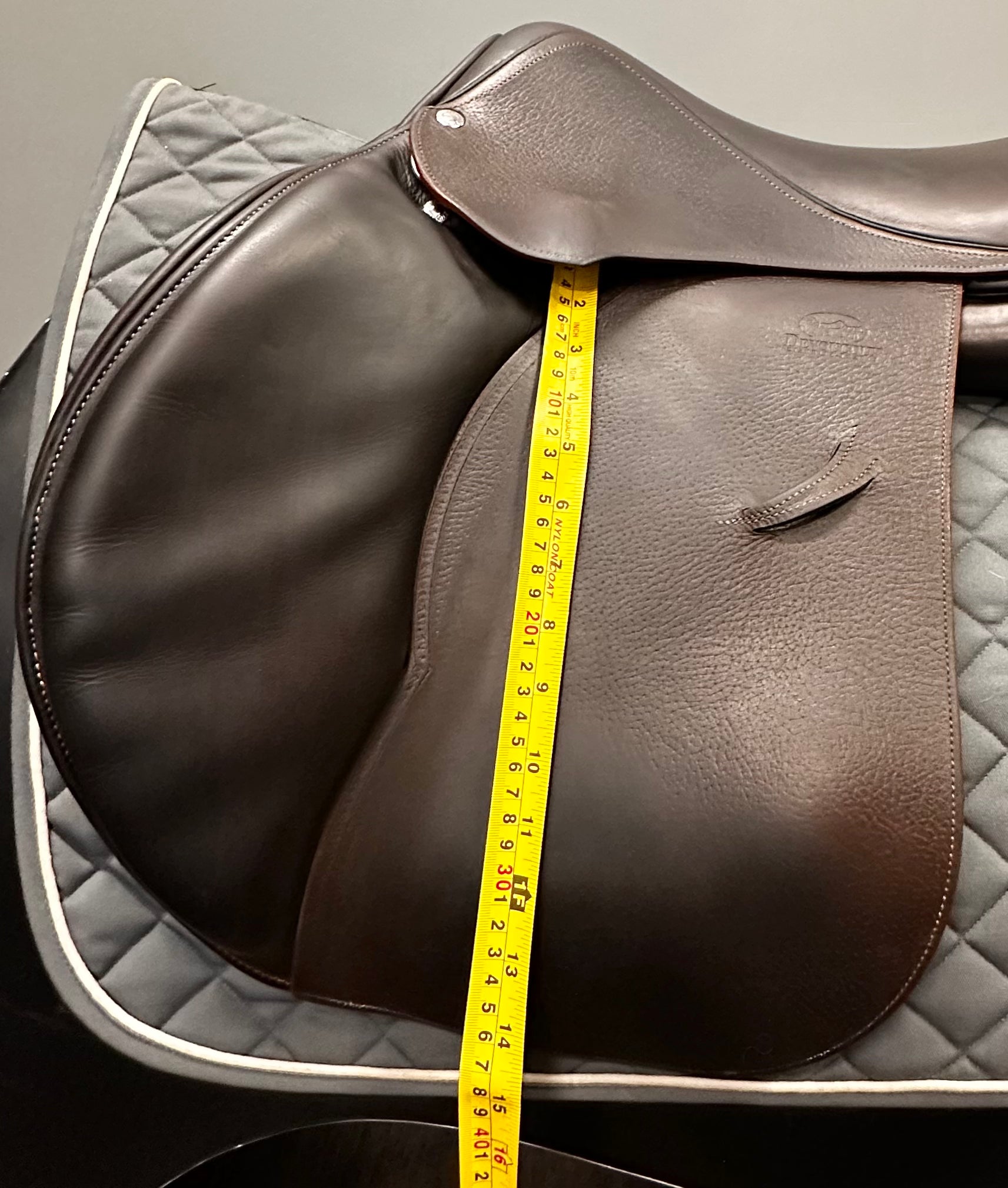 Used Devoucoux Oldara Jump Saddle 18.5" Medium Tree