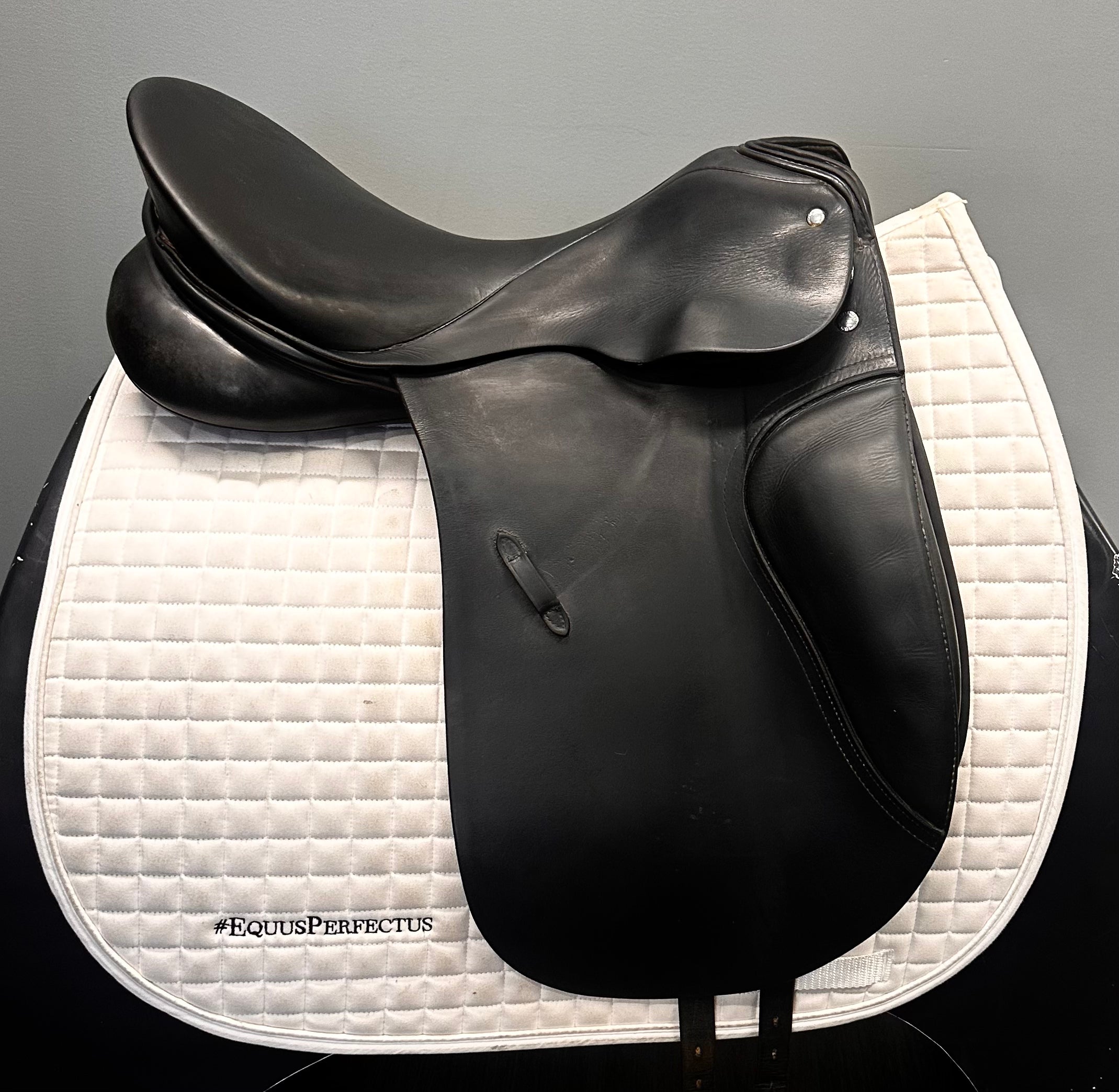 Used Passier Dressage Saddle 17.5" Medium Wide Tree