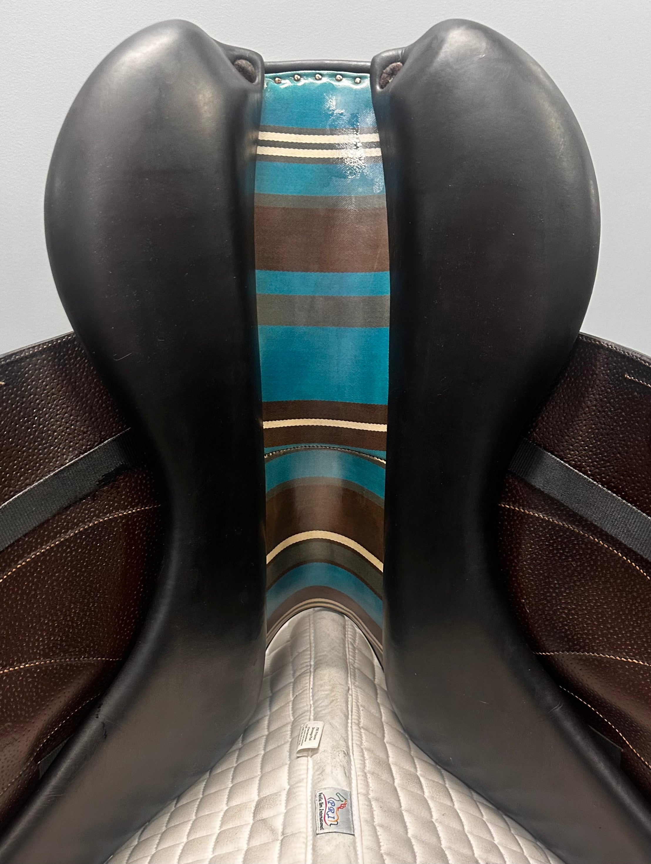 Used Voltaire Adelaide Dressage Saddle 17" Medium Wide Tree
