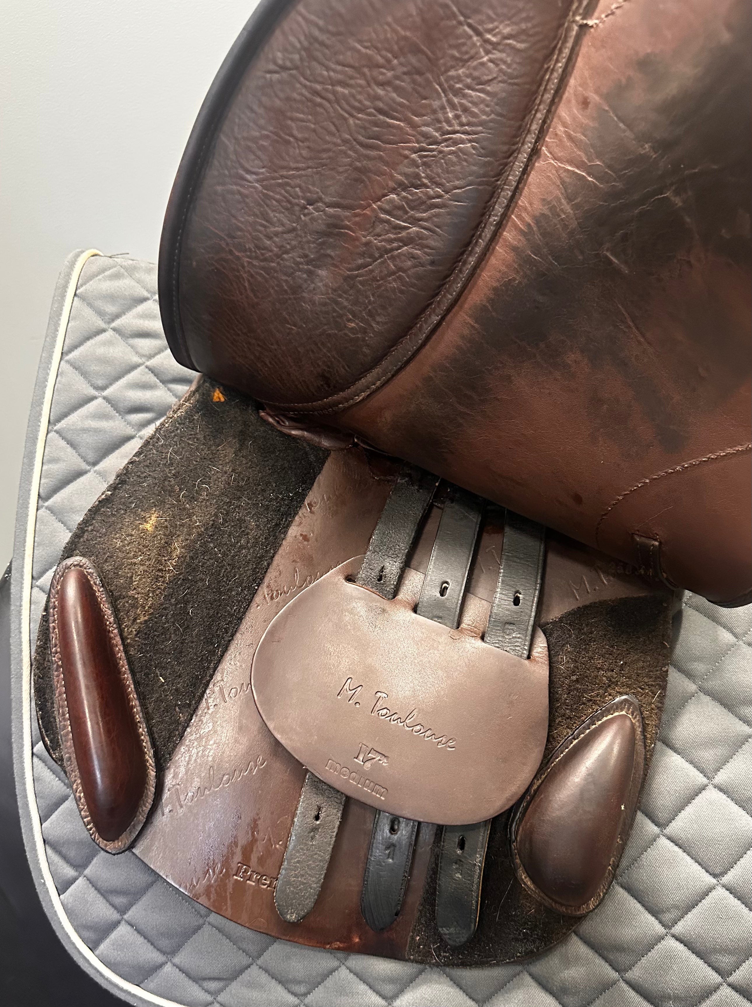 Used M Toulouse Jump Saddle 17" Medium Wide Gullet
