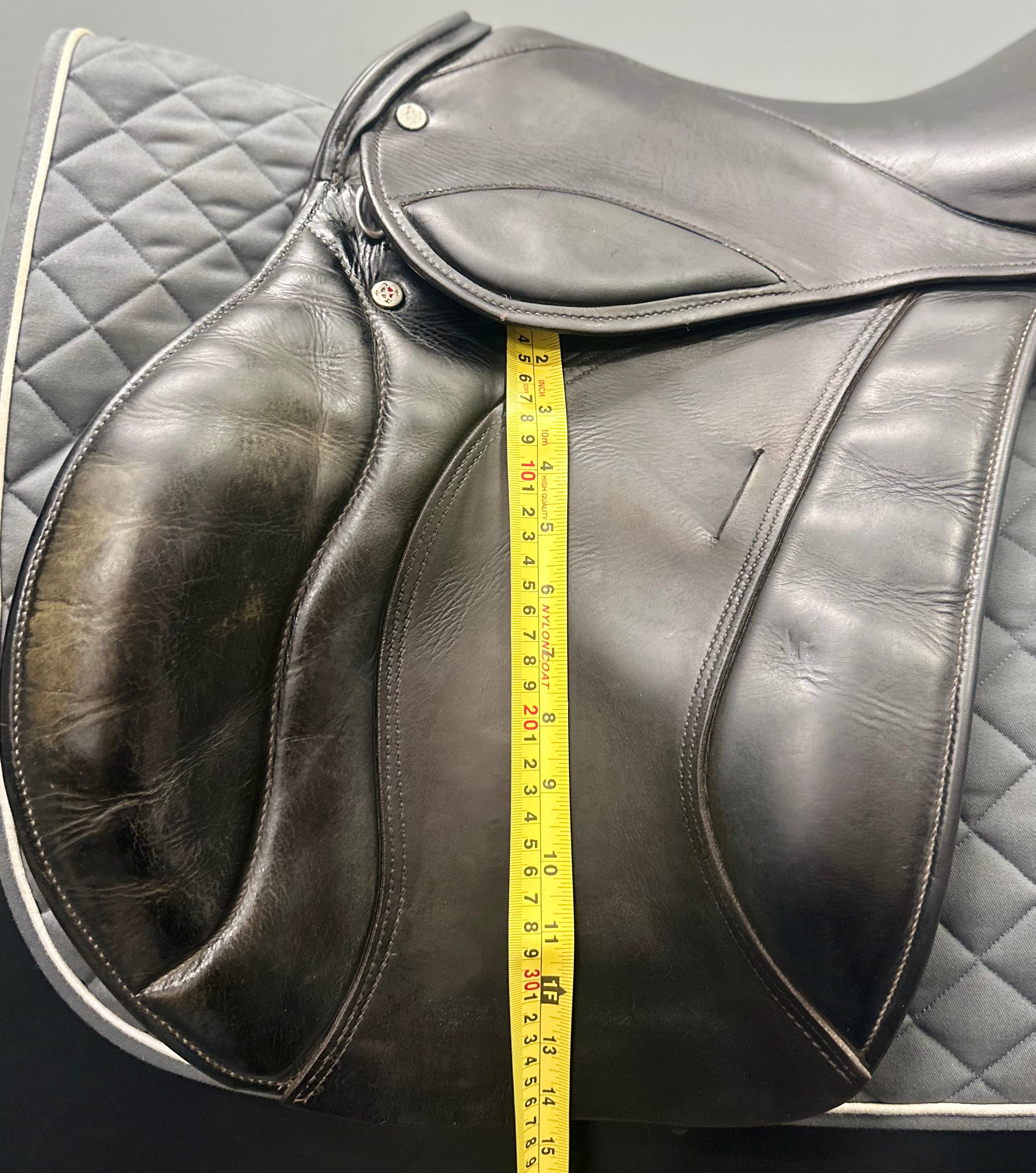 Used Courbette Saddle 18" Medium-Wide Tree