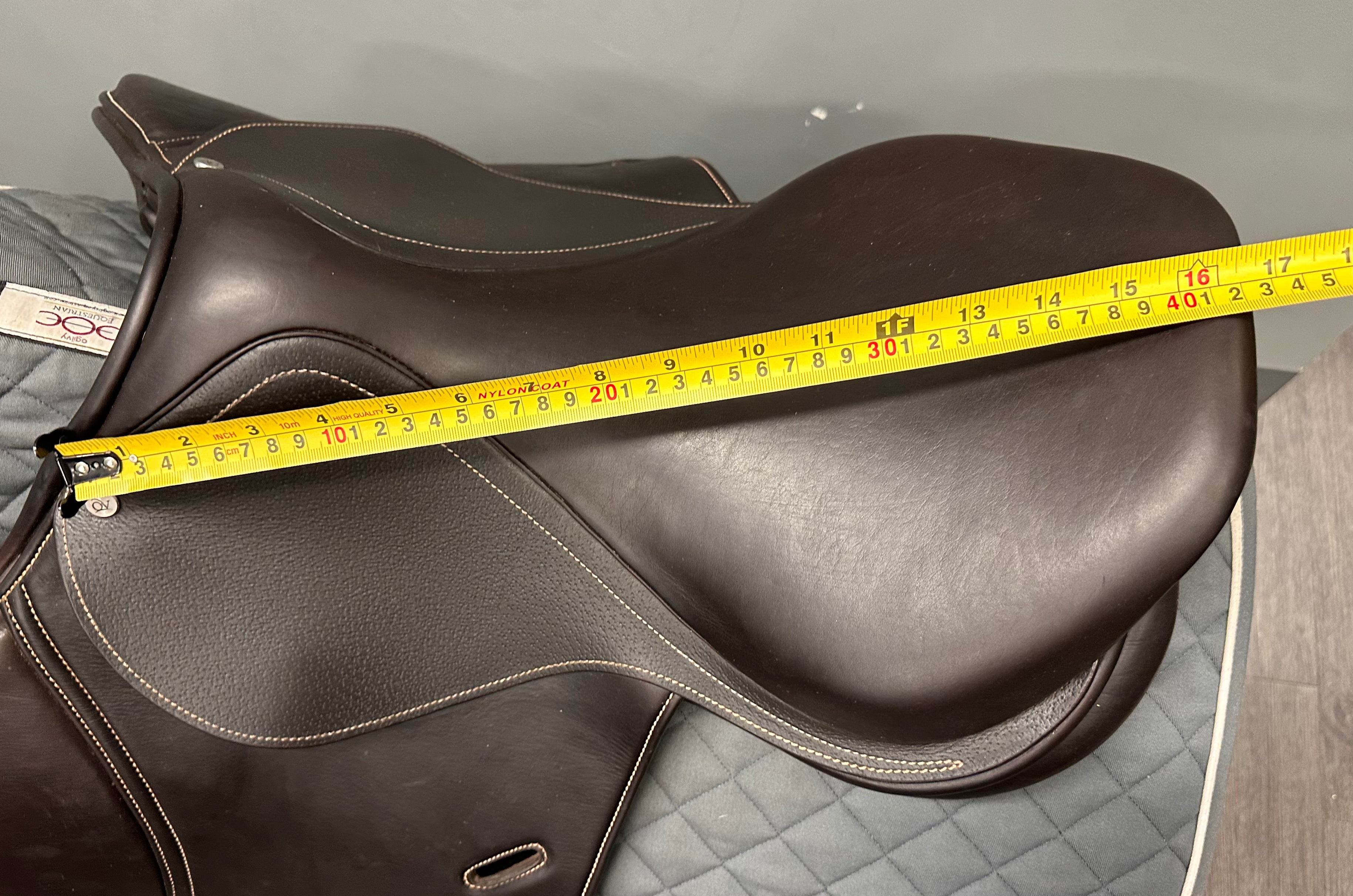Used Ovation Explorer Saddle 16.5" Medium Wide Tree