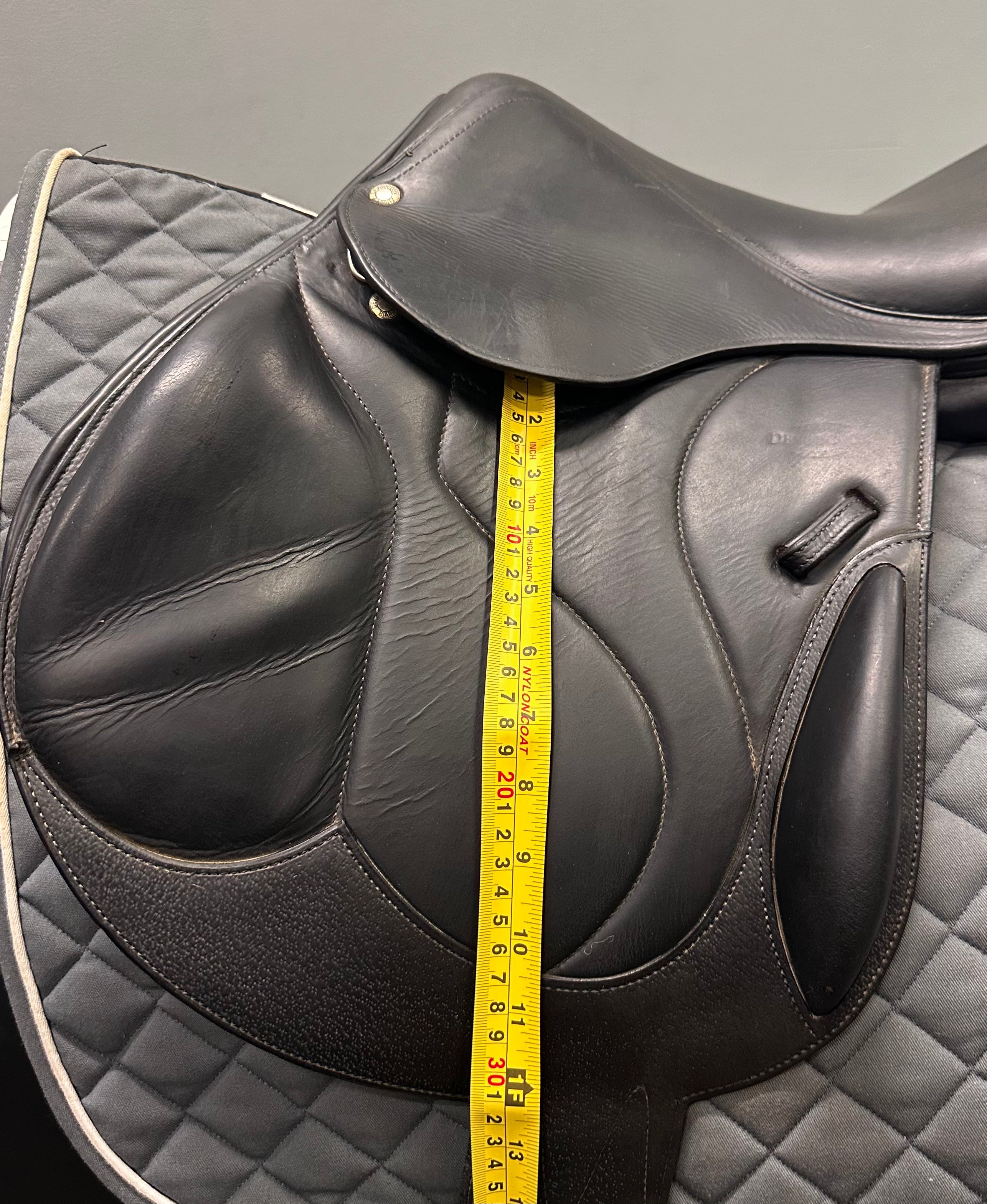 Used Black Devacoux Chiberta Jump Saddle 16.5" Medium Tree