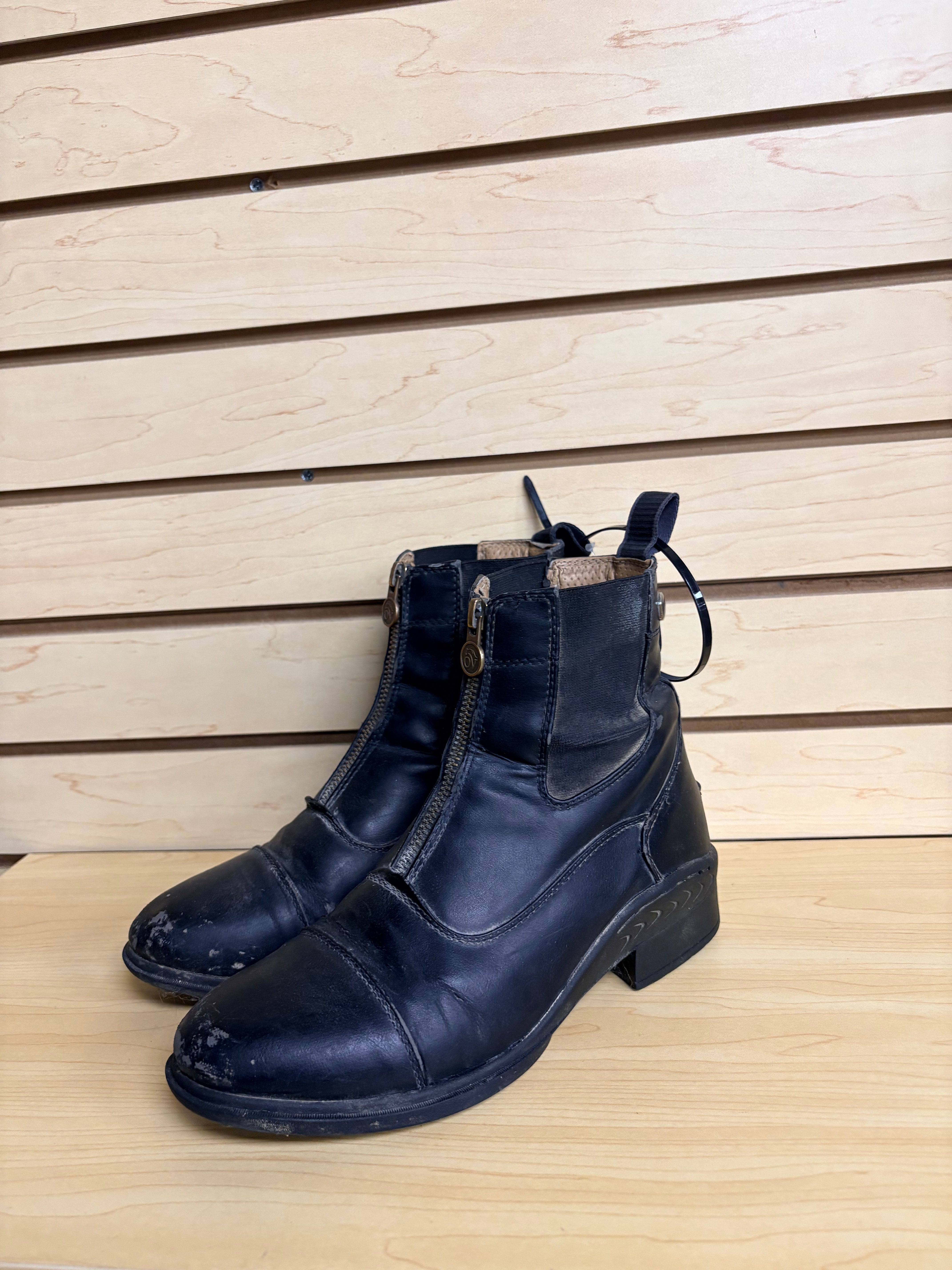 Used 7.5 Black Ovation Paddock Boots
