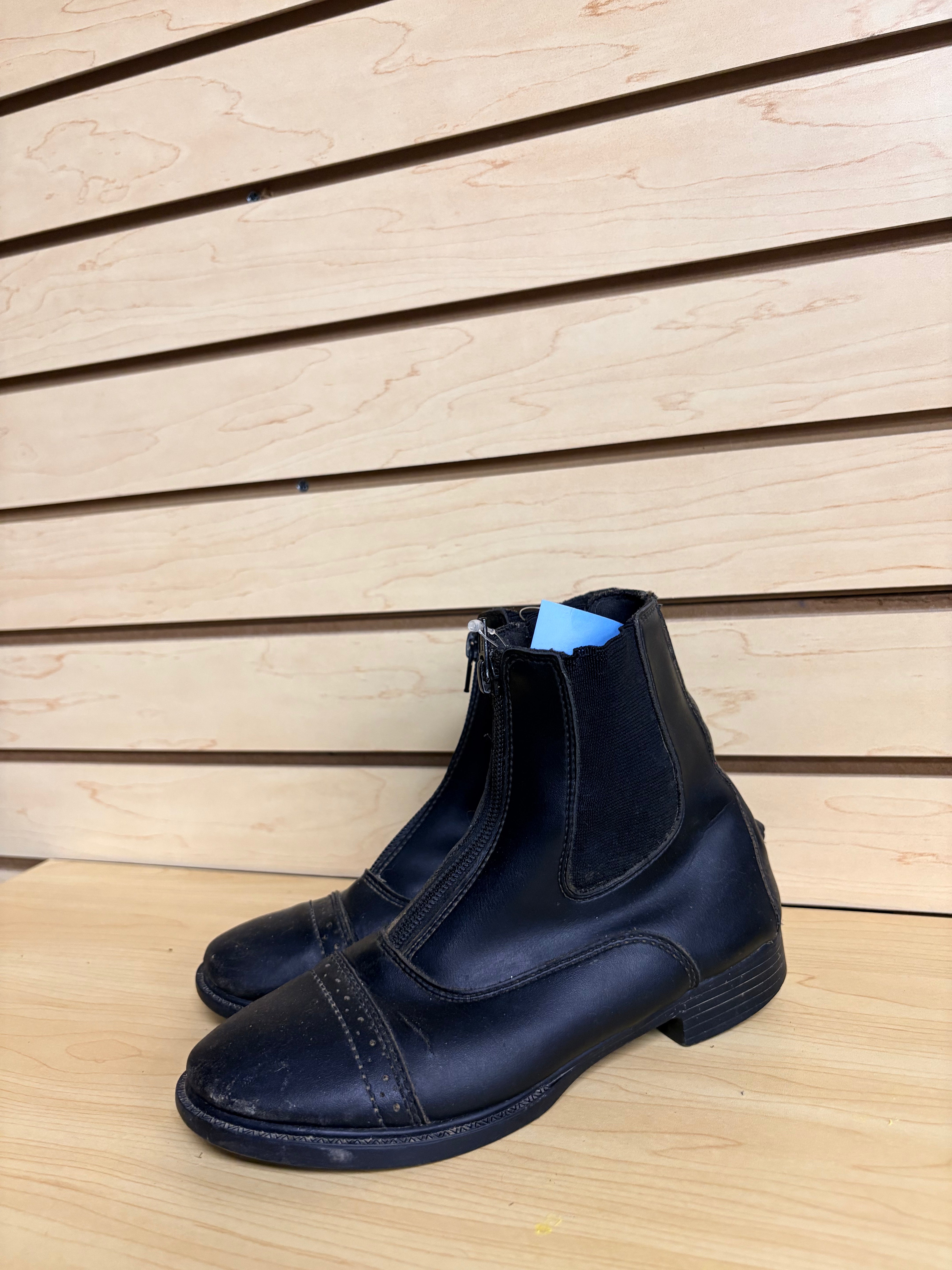 Used 5 Black Paddock Boots