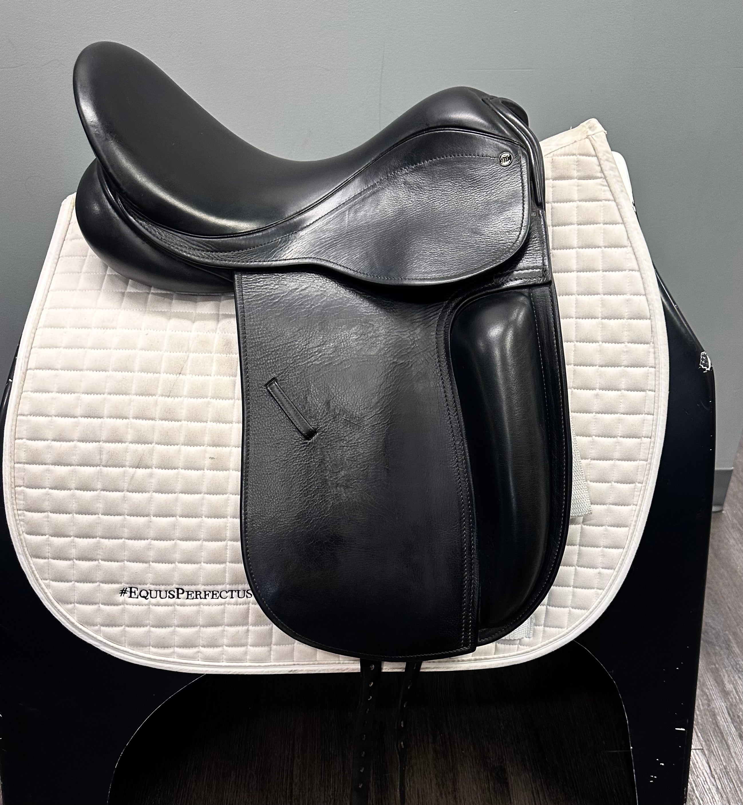 Used County Fusion Dressage Saddle 17" Medium Tree