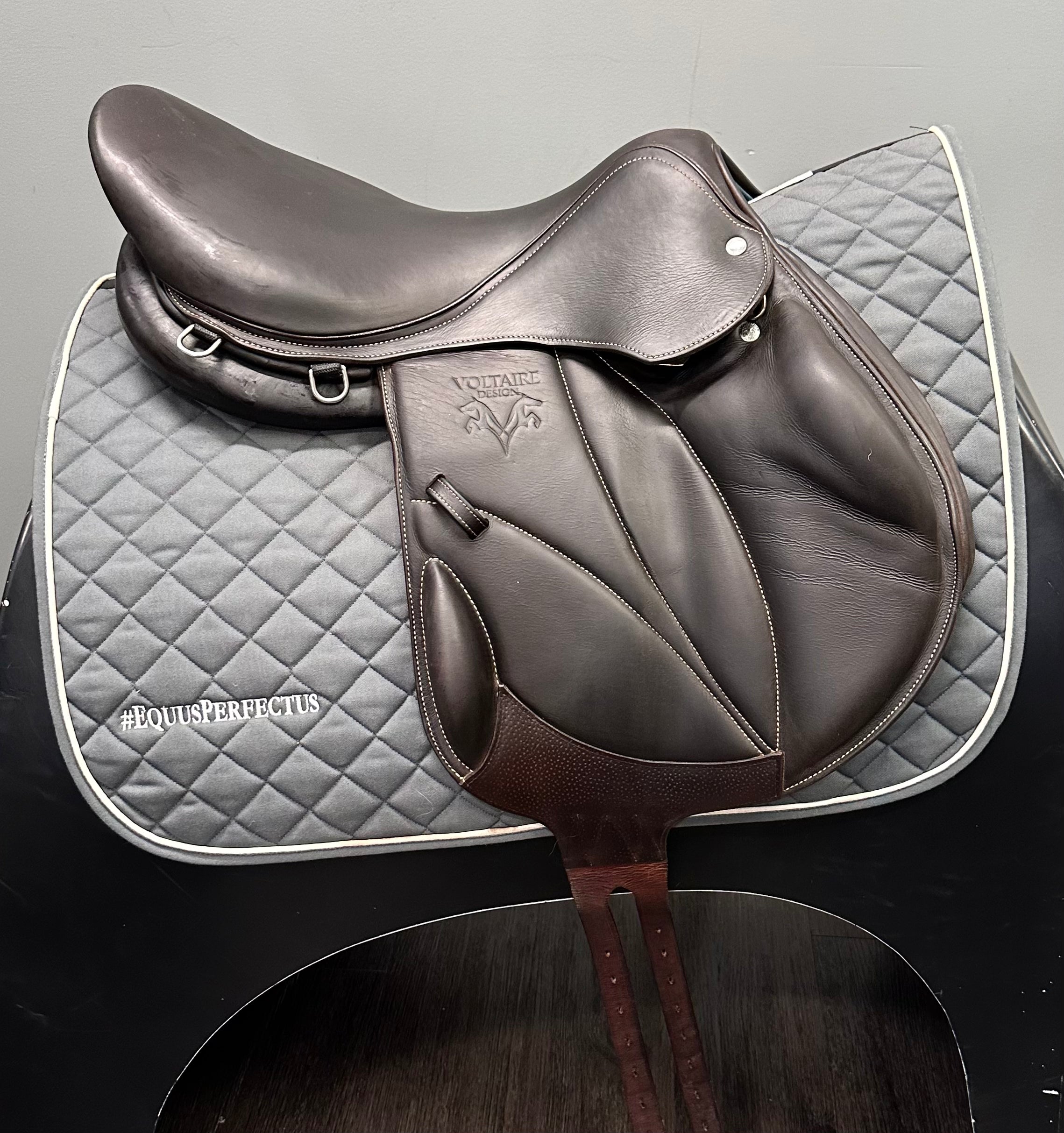Used Voltaire Lexington Jump Saddle 18" Medium Tree
