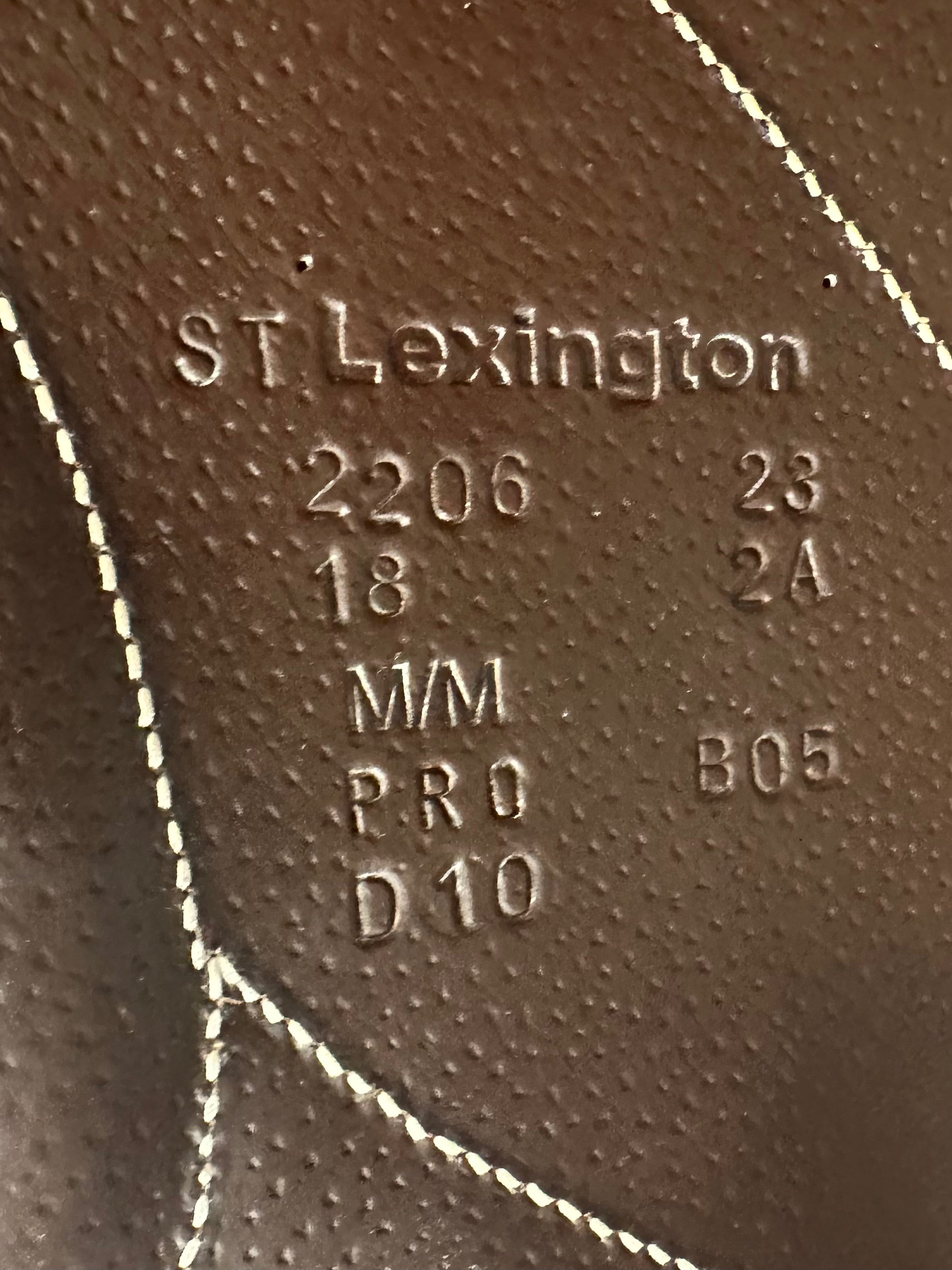 Used Voltaire Lexington Jump Saddle 18" Medium Tree