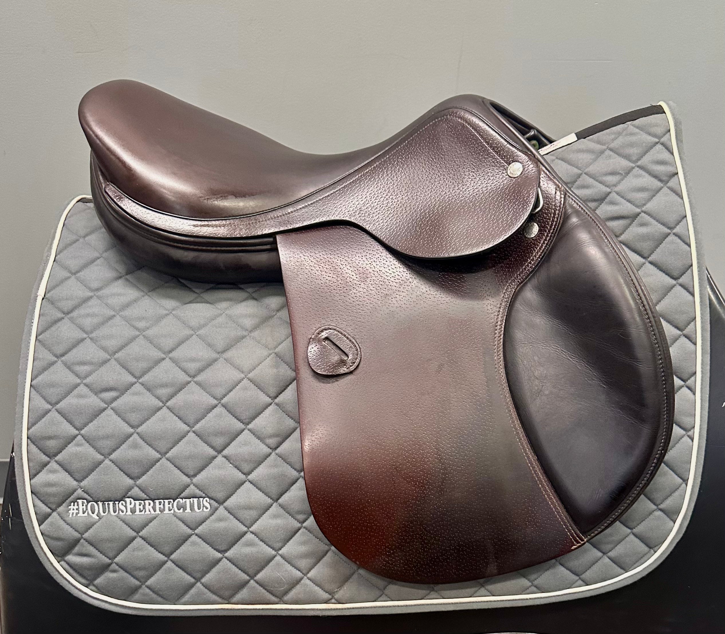 Used Amerigo Vega Jump Saddle 17" Medium Tree