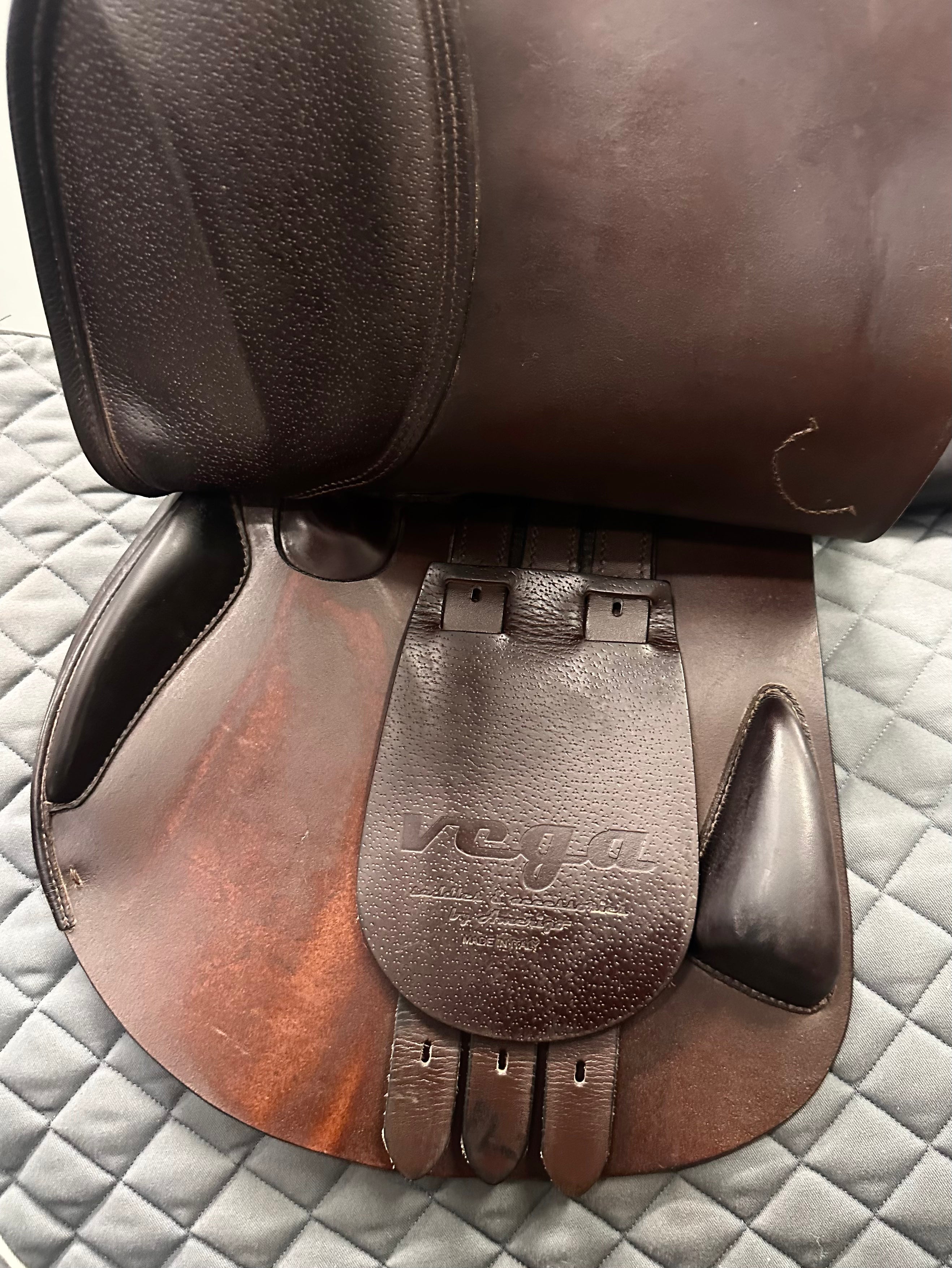 Used Amerigo Vega Jump Saddle 17" Medium Tree