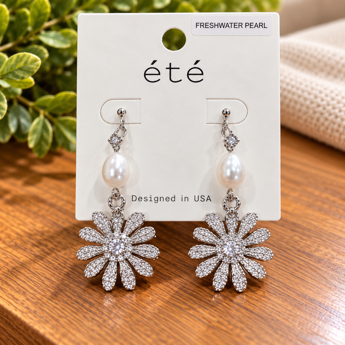 Ete Pearl Flower Earrings