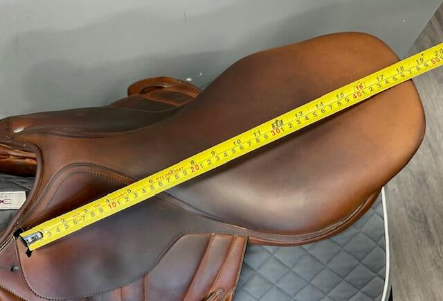 Used Butet Saumur Jump Saddle 18" Medium Tree