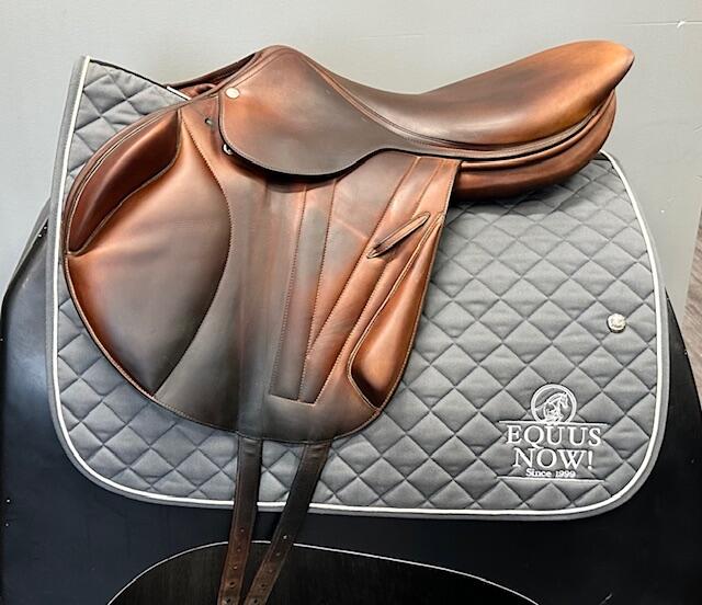 Used Butet Saumur Jump Saddle 18" Medium Tree