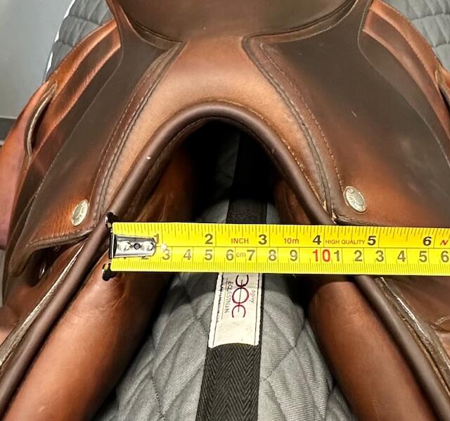 Used Butet Saumur Jump Saddle 18" Medium Tree