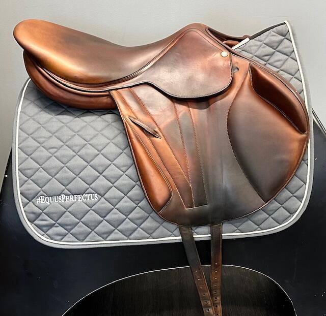 Used Butet Saumur Jump Saddle 18" Medium Tree