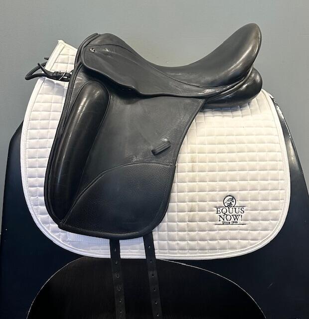 Used County Perfection Dressage Saddle 18" Medium Wide