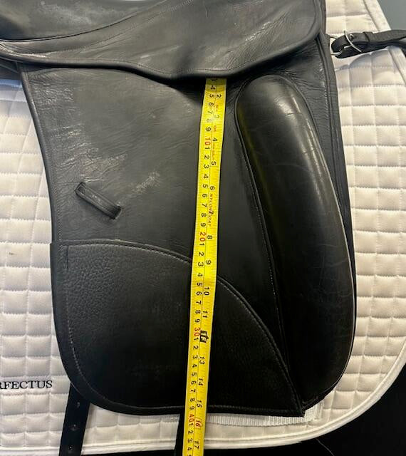 Used County Perfection Dressage Saddle 18" Medium Wide