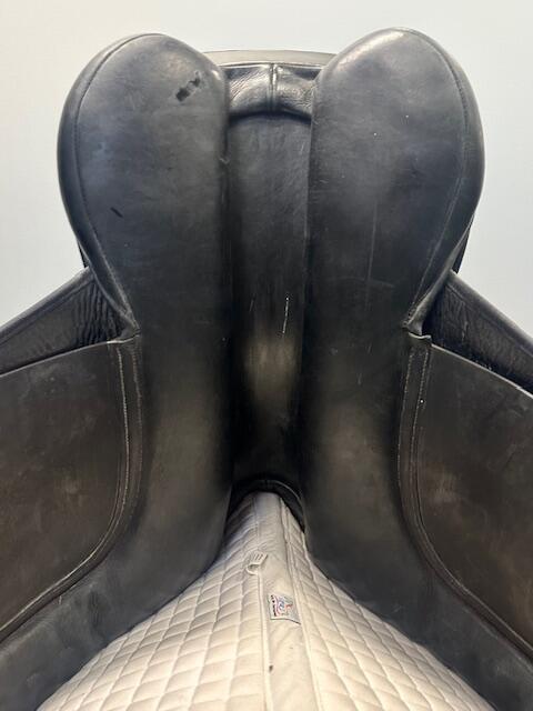 Used County Perfection Dressage Saddle 18" Medium Wide