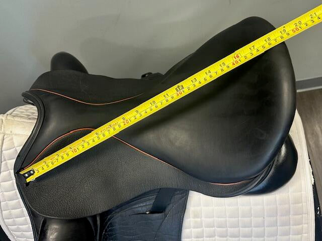 Used Custom Wolfgang Omni Monoflap Dressage Saddle 18.5 Wide Tree