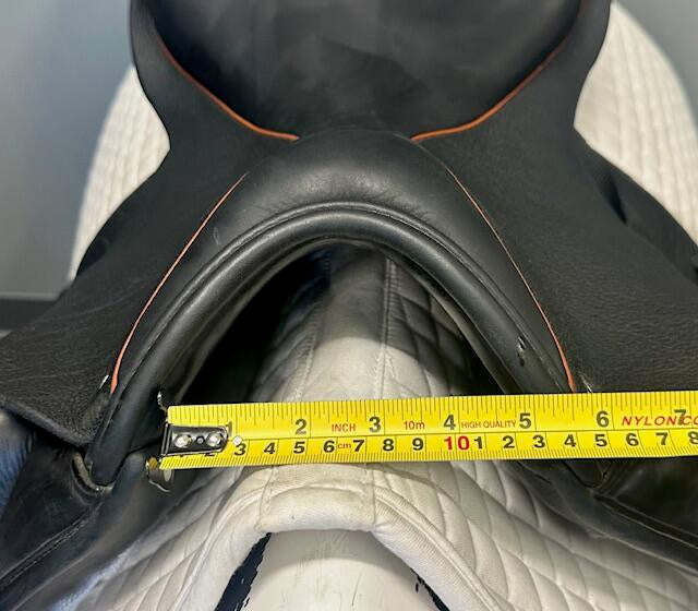 Used Custom Wolfgang Omni Monoflap Dressage Saddle 18.5 Wide Tree