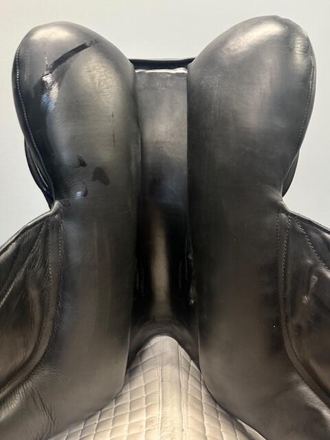 Used Custom Wolfgang Omni Monoflap Dressage Saddle 18.5 Wide Tree