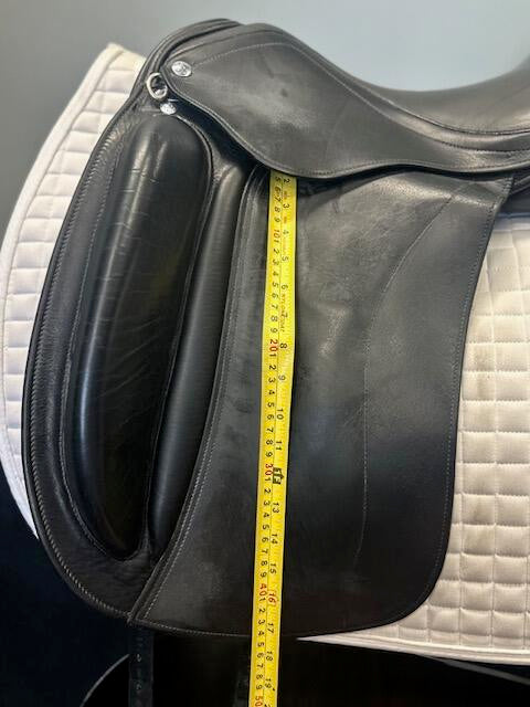 Used Sankey XTS Dressage Saddle 18" Wide Tree