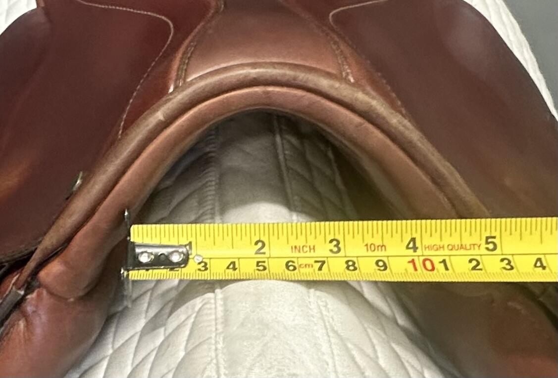 Used Stubben Edelweiss Junior Jump Saddle 15" Medium Wide Gullet