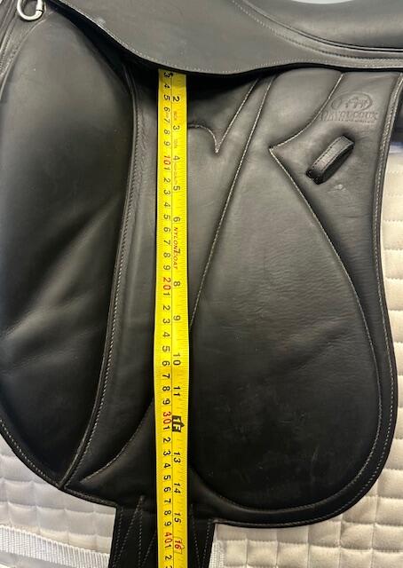 Used Devoucoux Dressage Saddle 18" Medium Tree